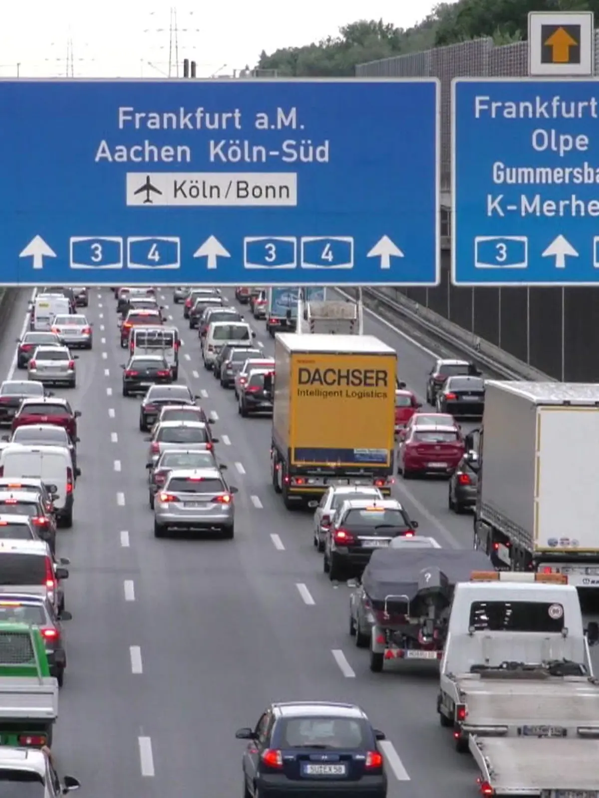 Bild zu: "Schleichwege auf Autobahnen verboten"