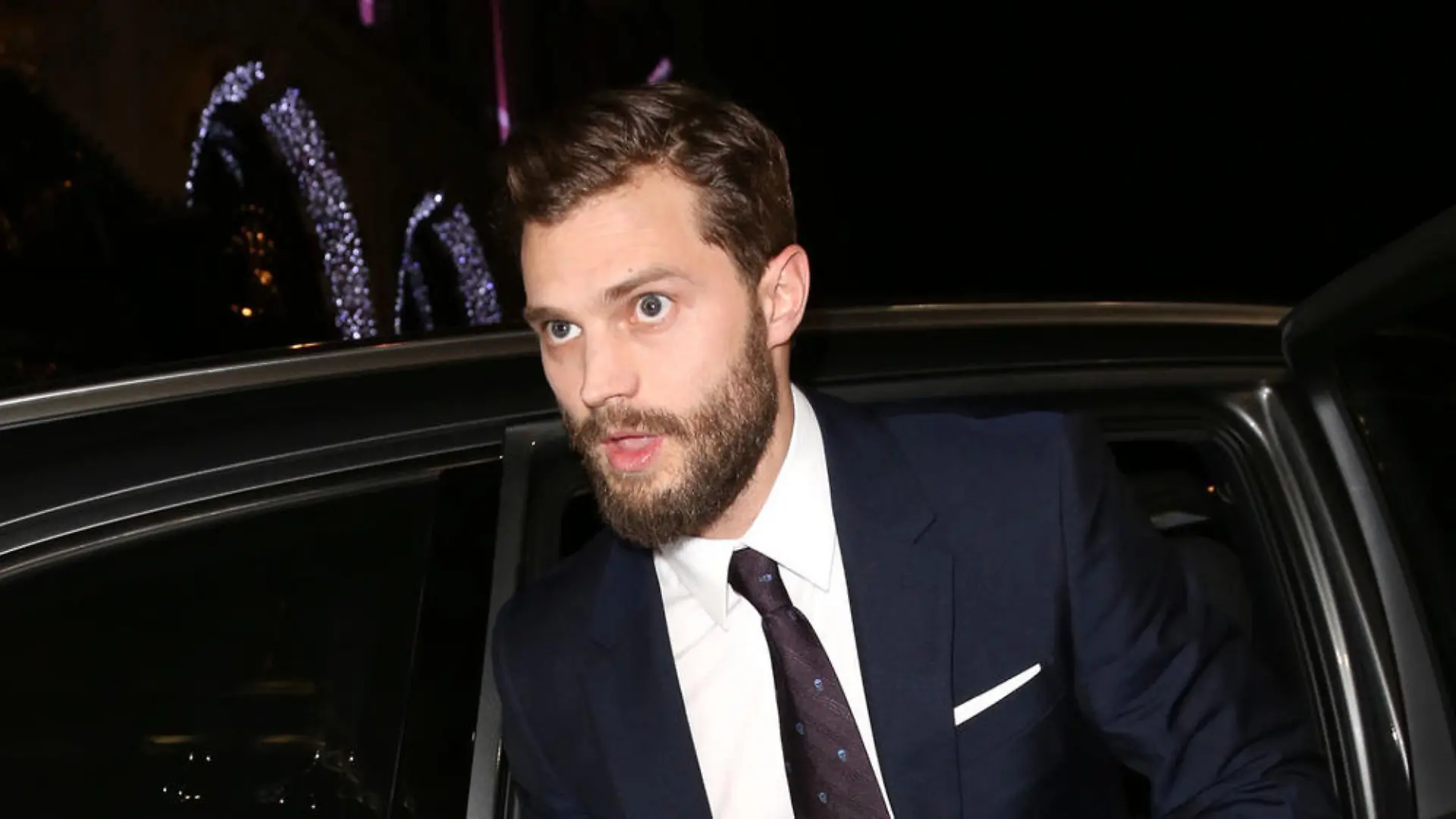 Etwas im Visier? Jamie Dornans Ankunft bei der "Fifty Shades of Grey"-Premiere in London