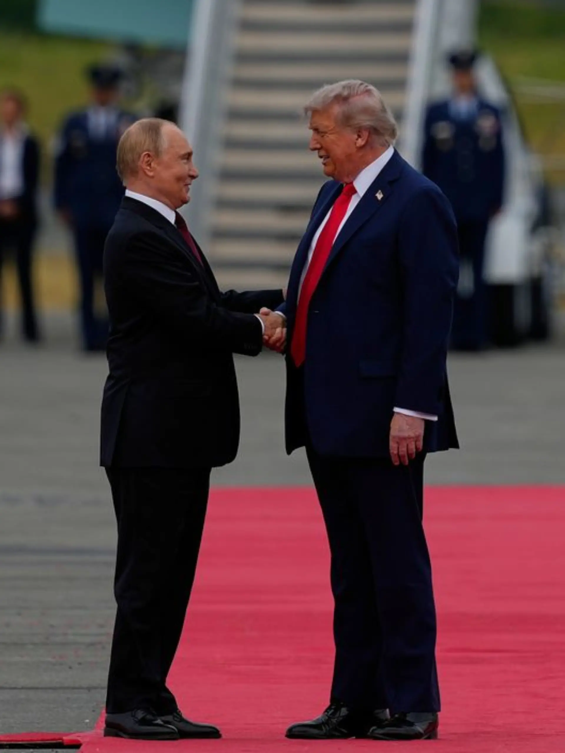 Bild zu: "„Gipfel in Alaska: Trumps Show, Putins Triumph?” auf RTL+ streamen"