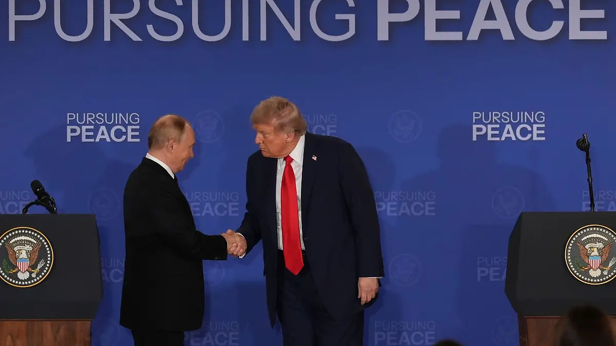 „Gipfel in Alaska: Trumps Show, Putins Triumph?”