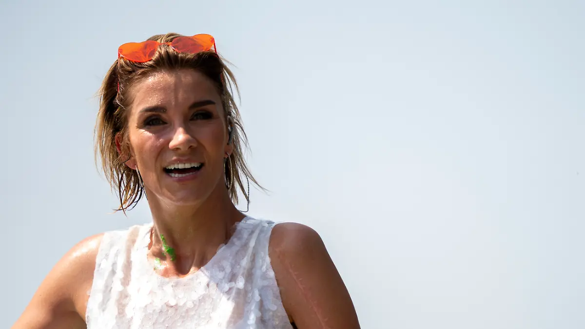 Sängerin Anna-Maria Zimmermann beim Festival Inselfieber 2025 - Die größte Mallorca-Party aller Zeiten - ein Event der Pro-Event Entertainment GmbH 14.06.2025, Außenareal der Rudolf Weber-Arena, Oberhausen