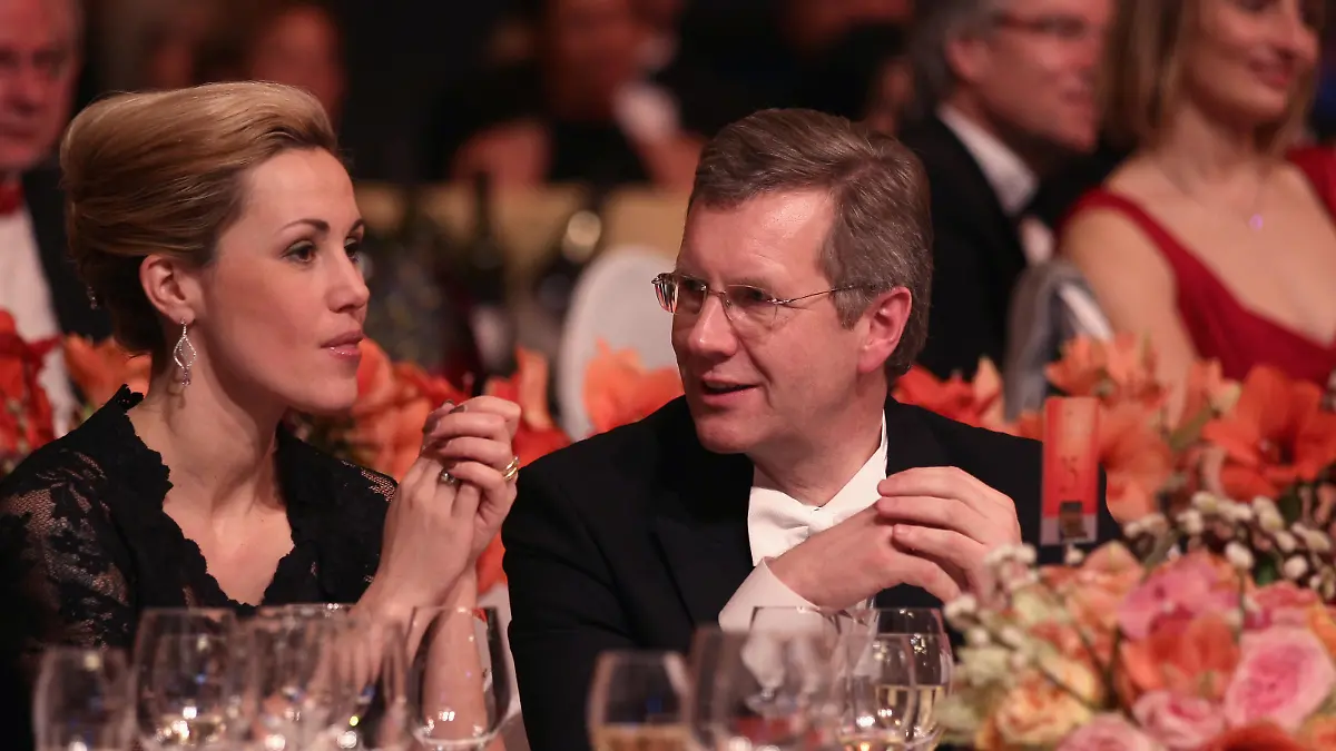 DRESDEN, GERMANY - JANUARY 14:  German First Lady Bettina Wulff and German President Christian Wulff attend the Semper Opera ball on January 14, 2011 in Dresden, Germany.  (Photo by Andreas Rentz/Getty Images)