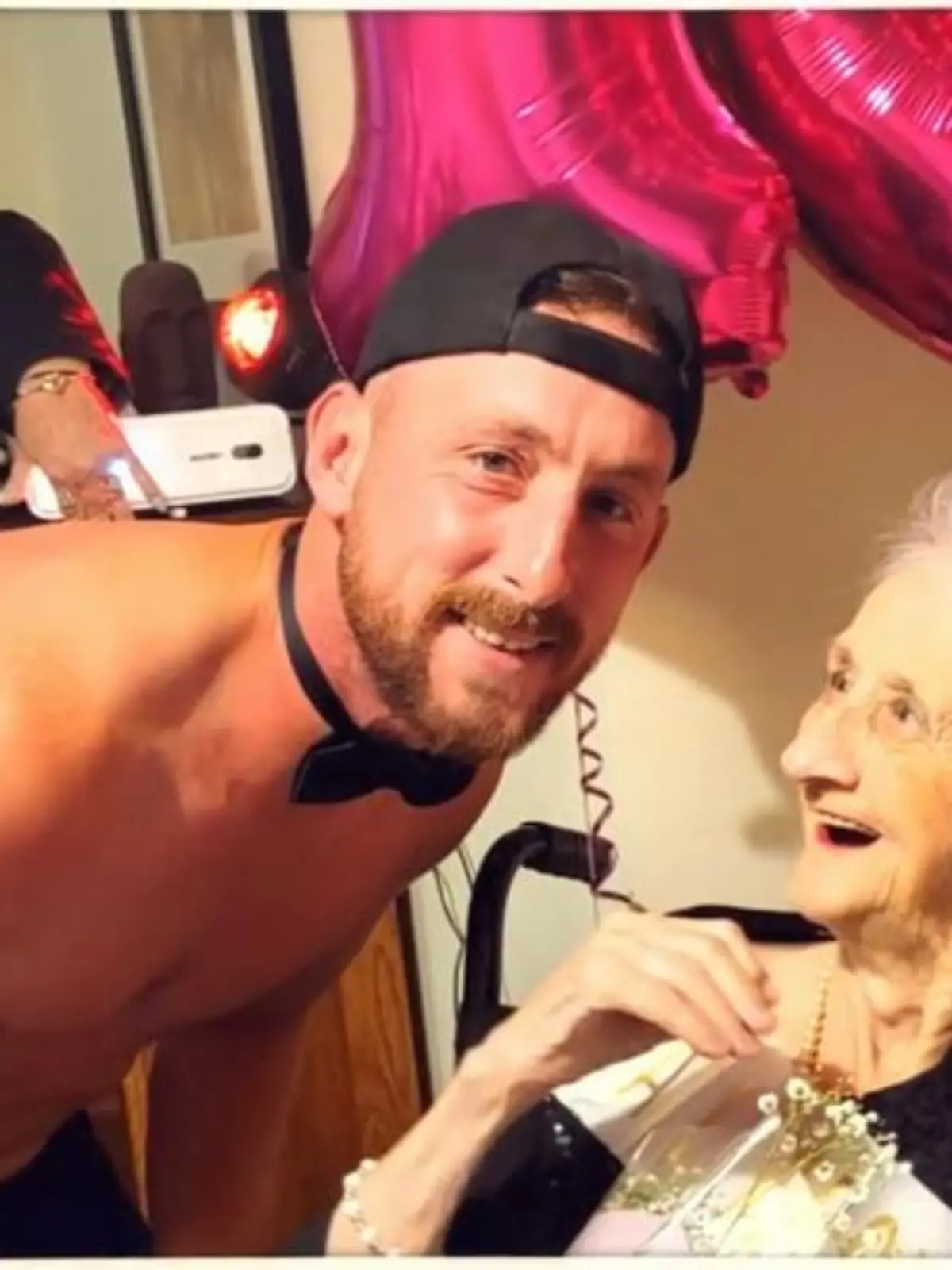 Bild zu: "Ein Stripper zu Besuch im Altenheim"