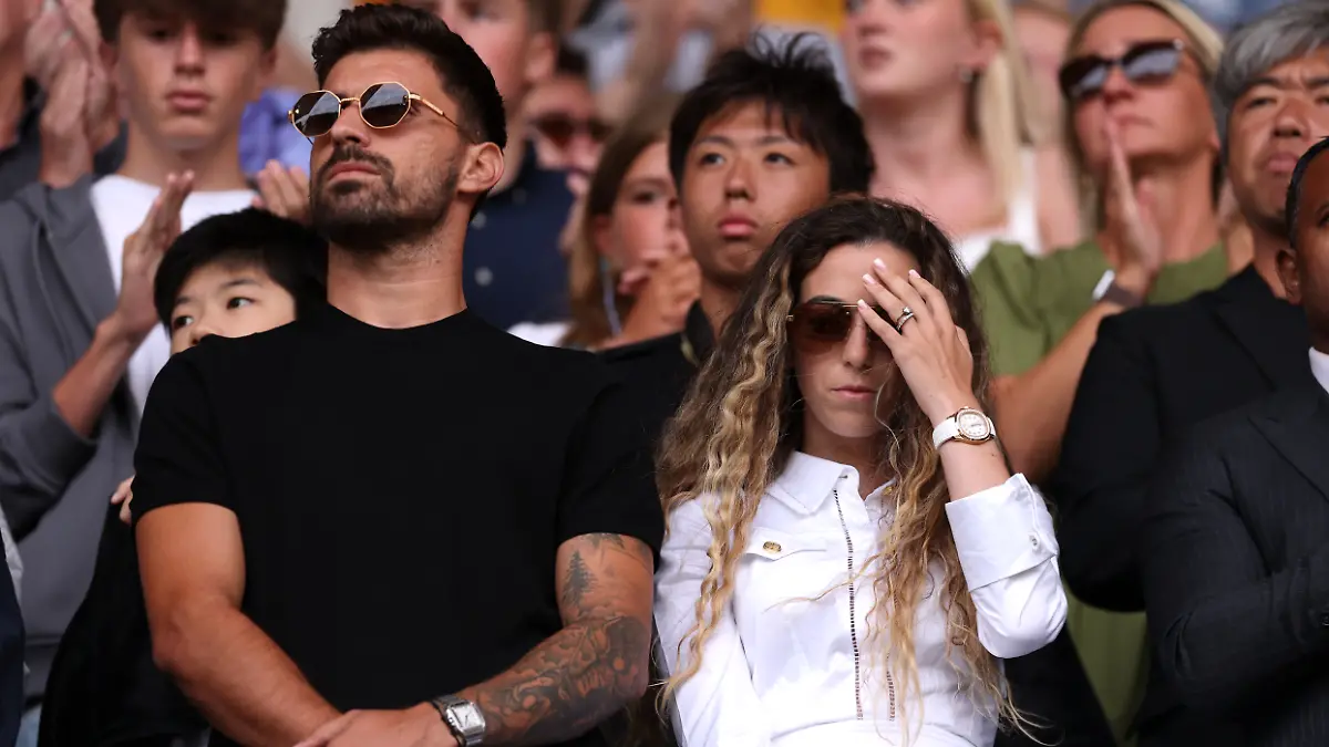 Fußballstar Ruben Neves neben Diogo Jotas Witwe Rute Cardoso