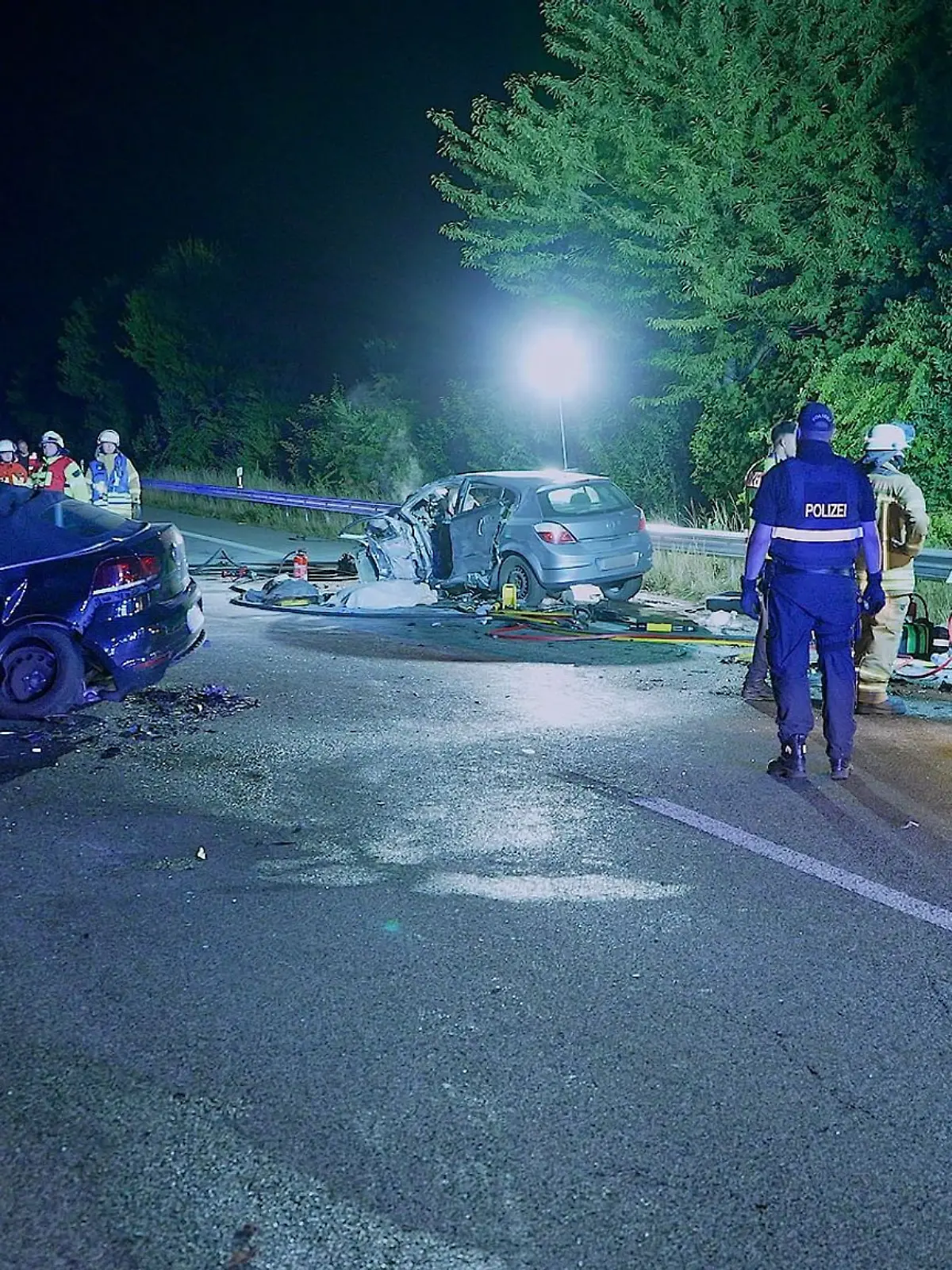 Bild zu: "Nach Horror-Crash mit drei Toten! 20-Jährige „in akuter Lebensgefahr” "