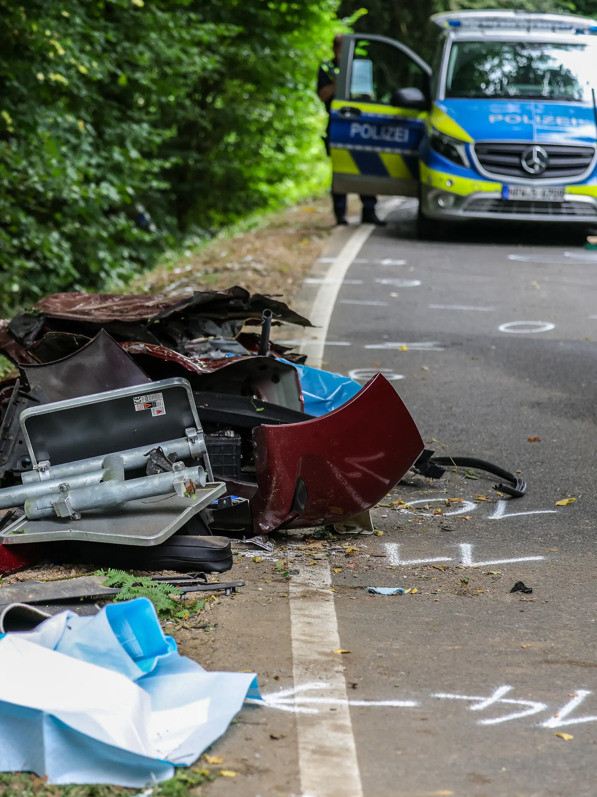Bild zu: "Todesfahrer von Kürten (16) wollte seine Freunde nach einer Feier nach Hause bringen "