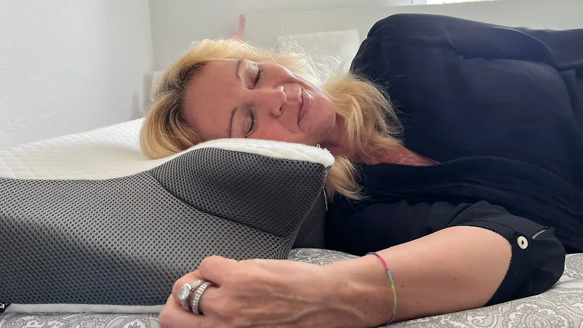 Wird Testerin Petra mit eine Memory Foam Kissen endlich besser schlafen?