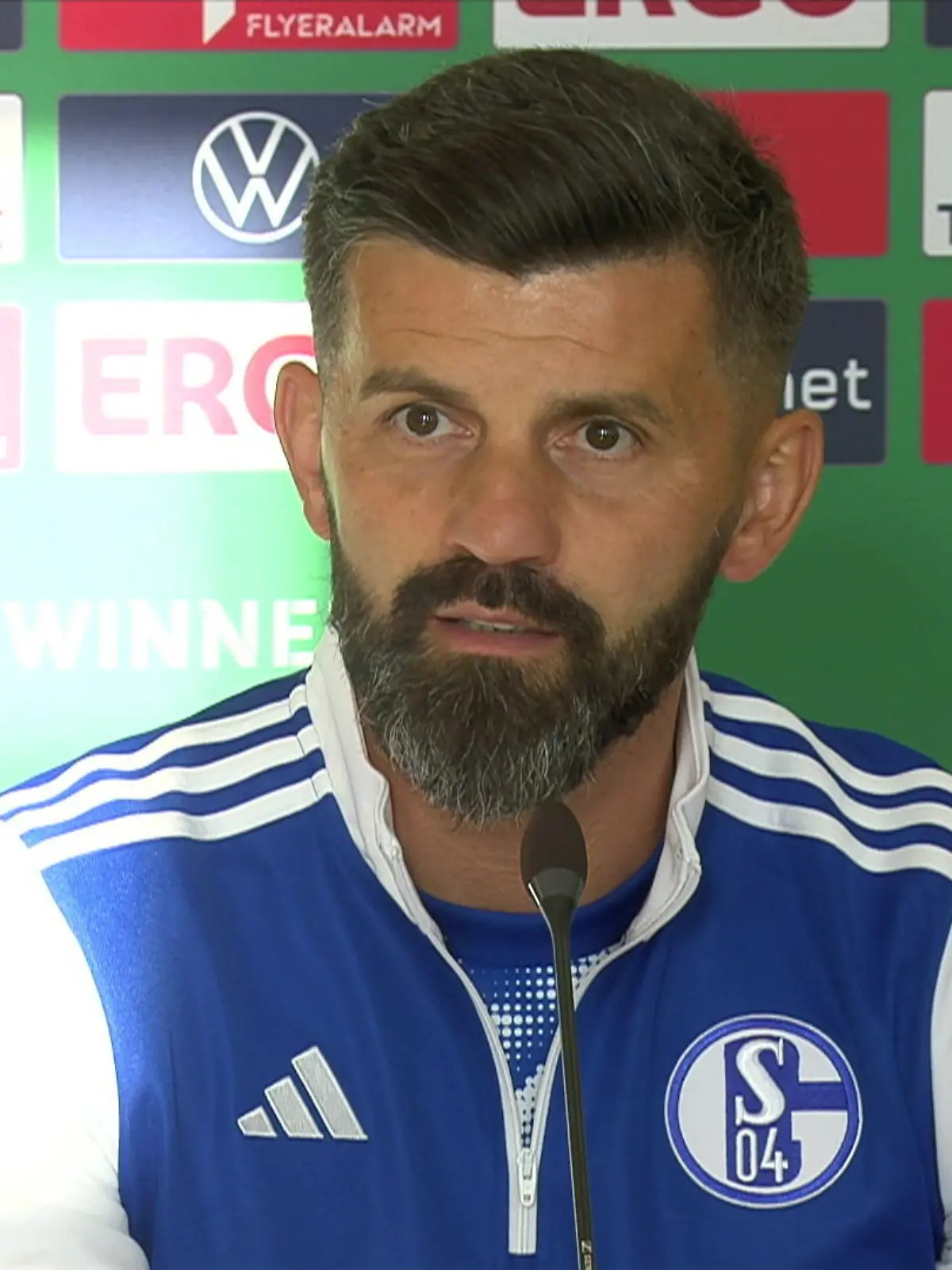 Bild zu: "Schalke Trainer Muslić mit harter Kritik nach Rassismus-Vorfall"
