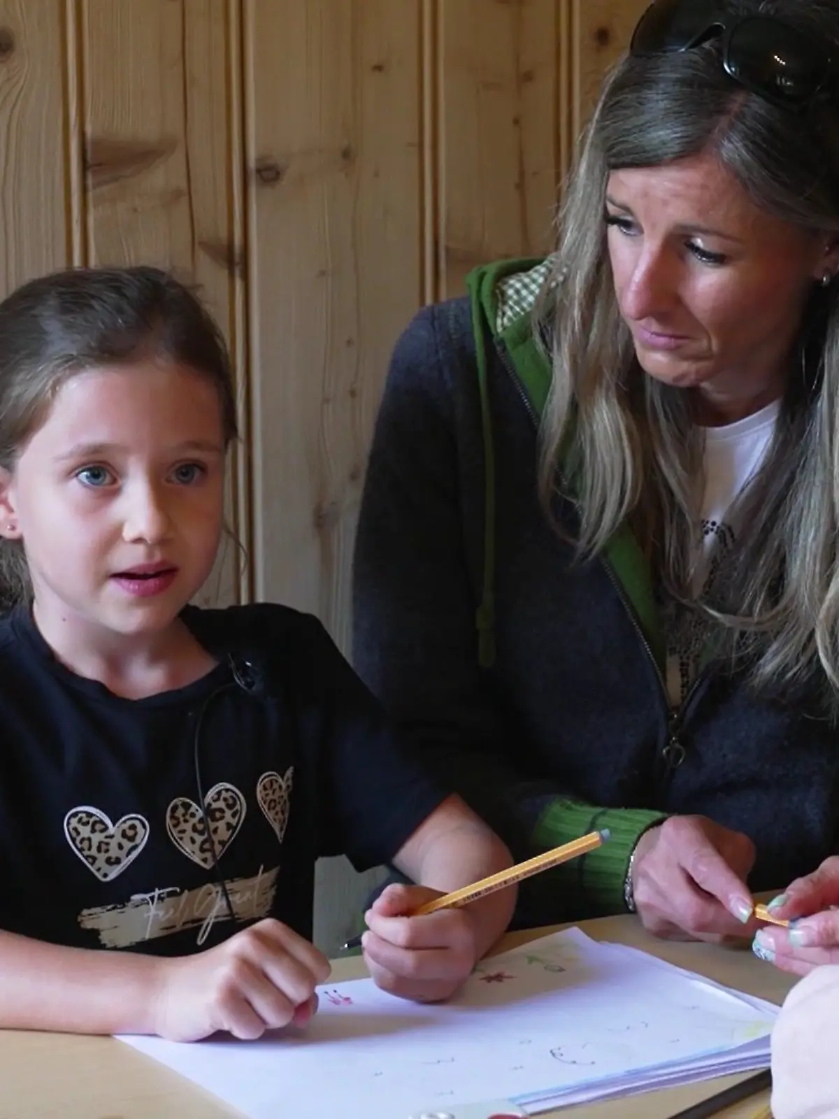 Die siebenjährige Liana konnte sich nur gerade so vor einer Kuh retten.