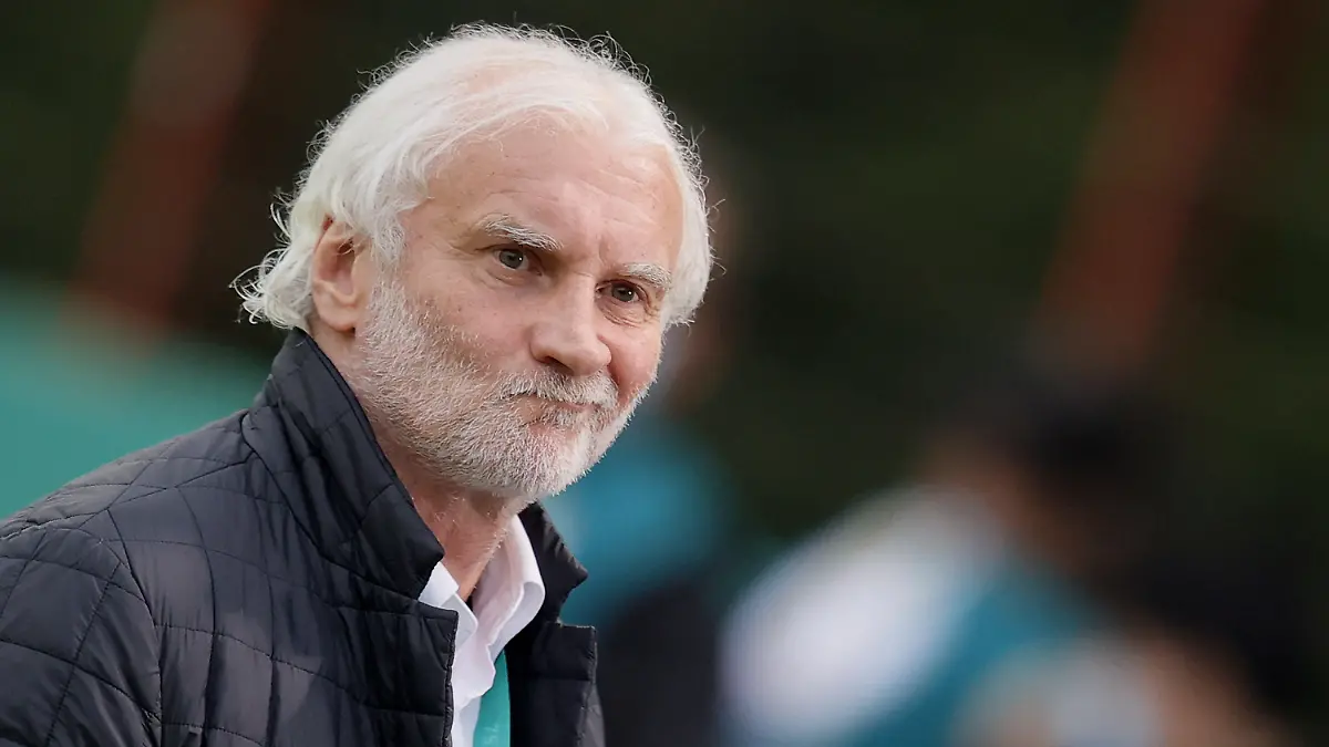 ARCHIV - 09.06.2020, Saarland, Völklingen: Der ehemalige DFB-Teamchef Rudi Völler hat bei der Nationalmannschaft die letzte Gier vermisst. Er gilt als Kandidat auf die Nachfolge von Oliver Bierhoff beim DFB. (zu dpa: «Entgegen der Lebensplanung: Rudi Völler zurück zum DFB?») Foto: Ronald Wittek/dpa +++ dpa-Bildfunk +++