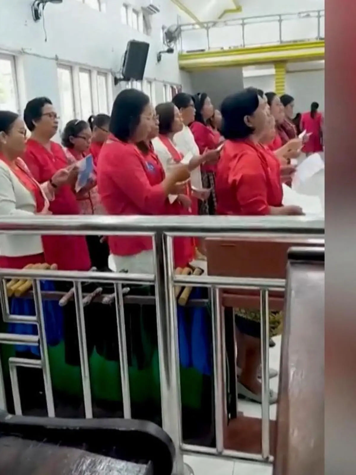 Bild zu: "Panik in der Kirche! Erdbeben verwüstet Gottesdienst – mehrere Verletzte"