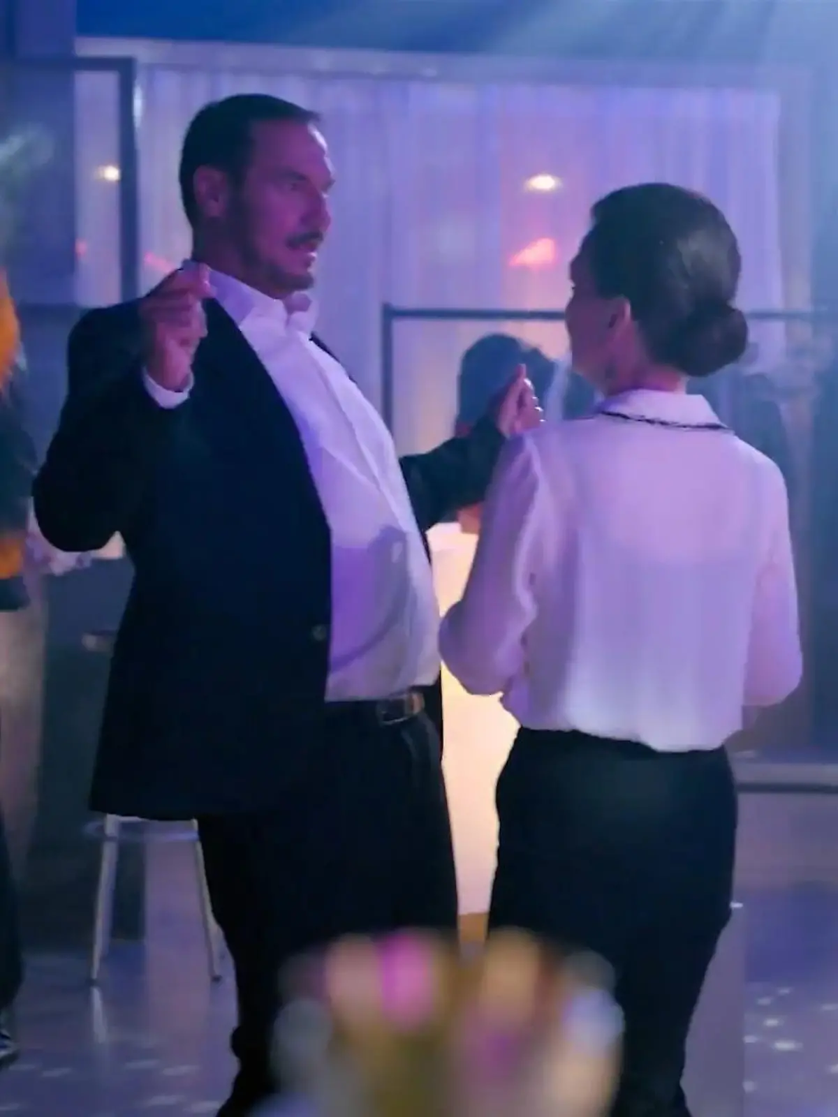 AWZ: Simone und Richard begegnen sich unerwartet auf einer Party
