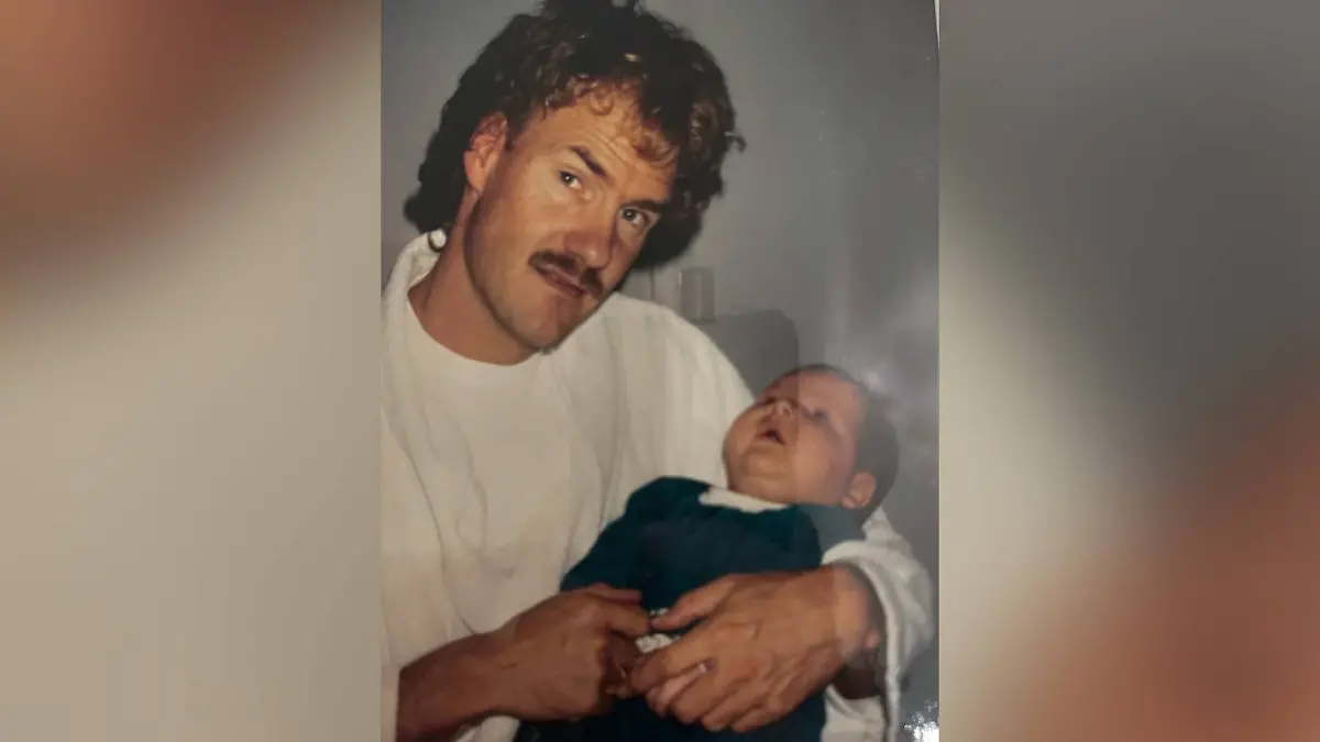 Carsten Maschmeyer zeigt ein 30 Jahre altes Foto