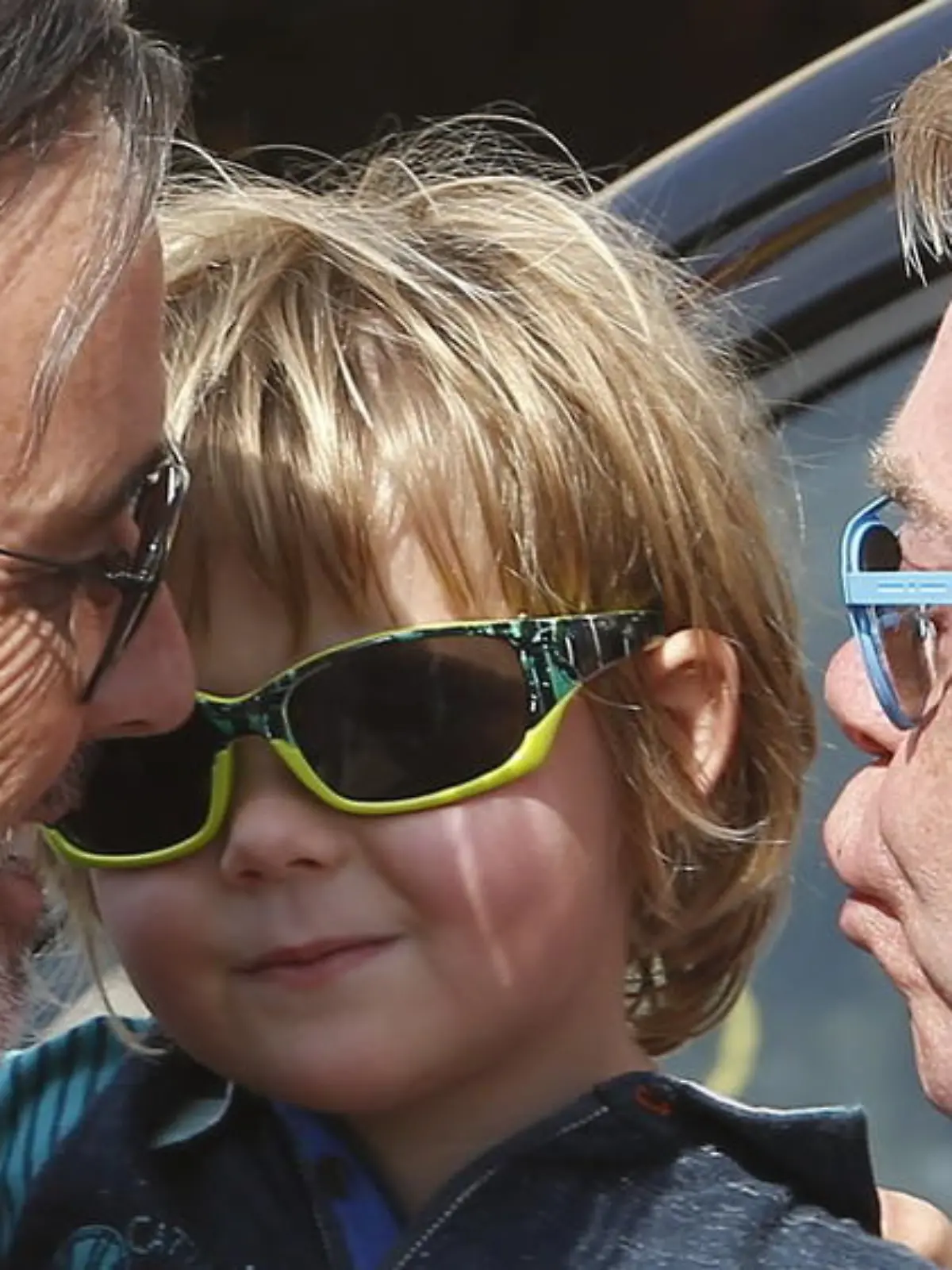 Sara Gilbert mit Tochter Sawyer im Arm und Sohn Levi Hank