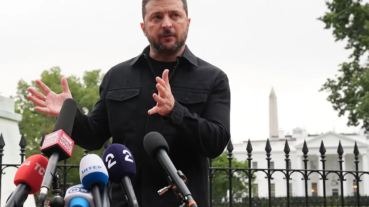 Nach Gesprächen mit US-Präsident Donald Trump und europäischen Verbündeten hat der ukrainische Präsident Wolodymyr Selenskyj seine Meinung zu Vorbedingungen für Verhandlungen mit Kremlchef Wladimir Putin geändert.