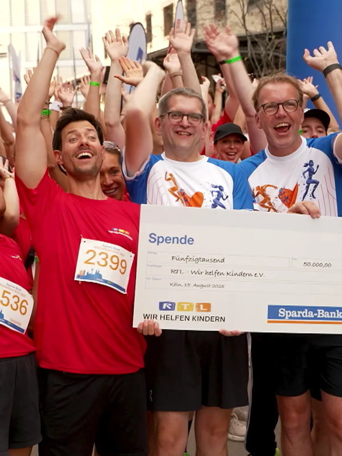 Bild zu: "50.000 Euro beim Sparda-Bank Altstadtlauf in Köln"