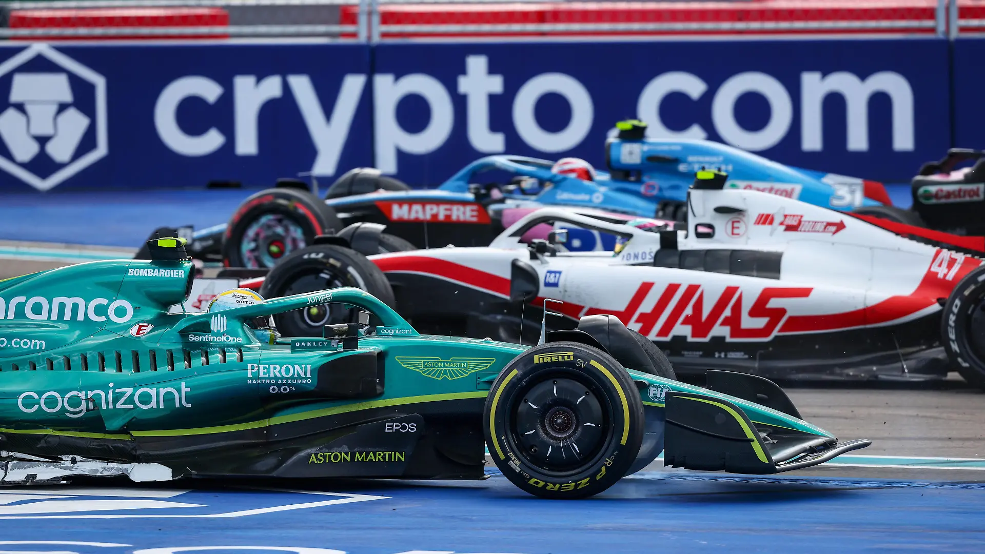 47 SCHUMACHER Mick ger, Haas F1 Team VF-22 Ferrari, action with 05 VETTEL Sebastian ger, Aston Martin F1 Team AMR22, crash, accident, during the Formula 1 Crypto.com Miami Grand Prix 2022, 5th round of the 2022 FIA Formula One World Championship, WM, Weltmeisterschaft on the Miami International Autodrome, from May 6 to 8, 2022 in Miami Gardens, Florida, United States of America - F1 - MIAMI GRAND PRIX 2022 - RACE DPPI/Panoramic PUBLICATIONxNOTxINxFRAxITAxBEL GOOD1209