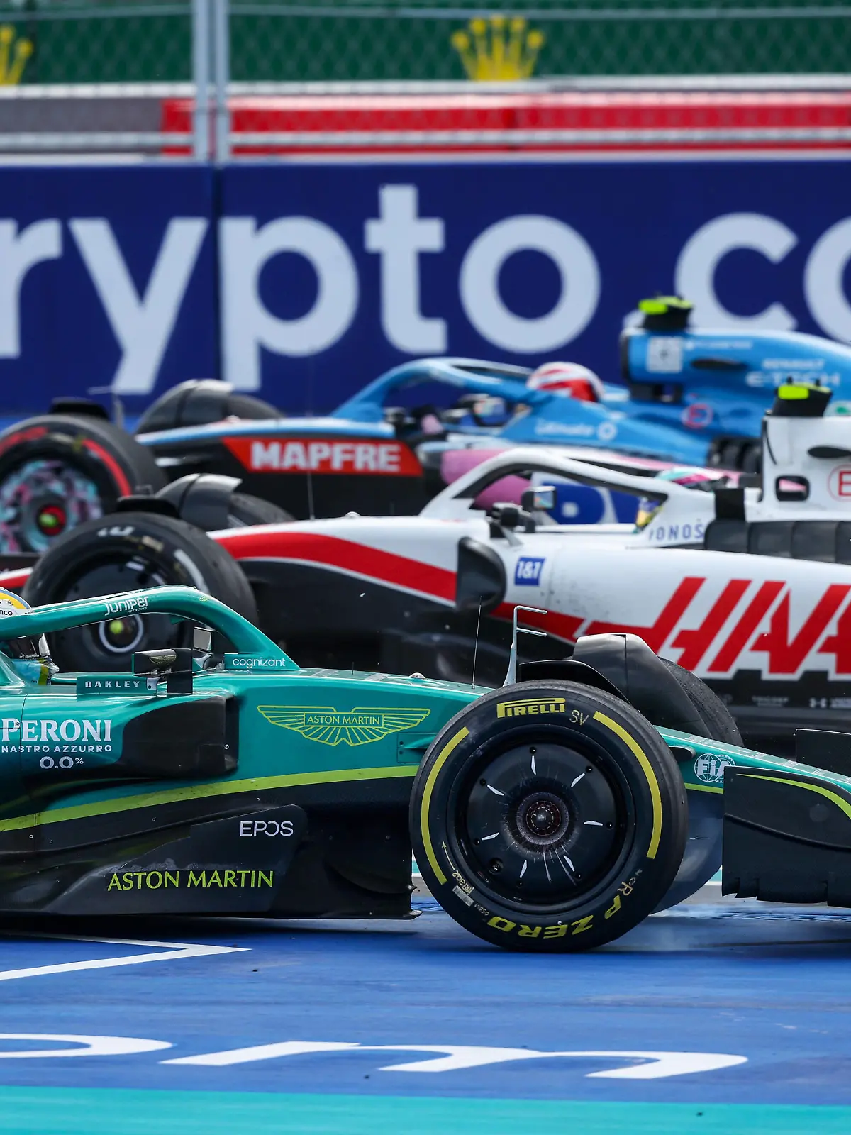  47 SCHUMACHER Mick ger, Haas F1 Team VF-22 Ferrari, action with 05 VETTEL Sebastian ger, Aston Martin F1 Team AMR22, crash, accident, during the Formula 1 Crypto.com Miami Grand Prix 2022, 5th round of the 2022 FIA Formula One World Championship, WM, Weltmeisterschaft on the Miami International Autodrome, from May 6 to 8, 2022 in Miami Gardens, Florida, United States of America - F1 - MIAMI GRAND PRIX 2022 - RACE DPPI/Panoramic PUBLICATIONxNOTxINxFRAxITAxBEL GOOD1209