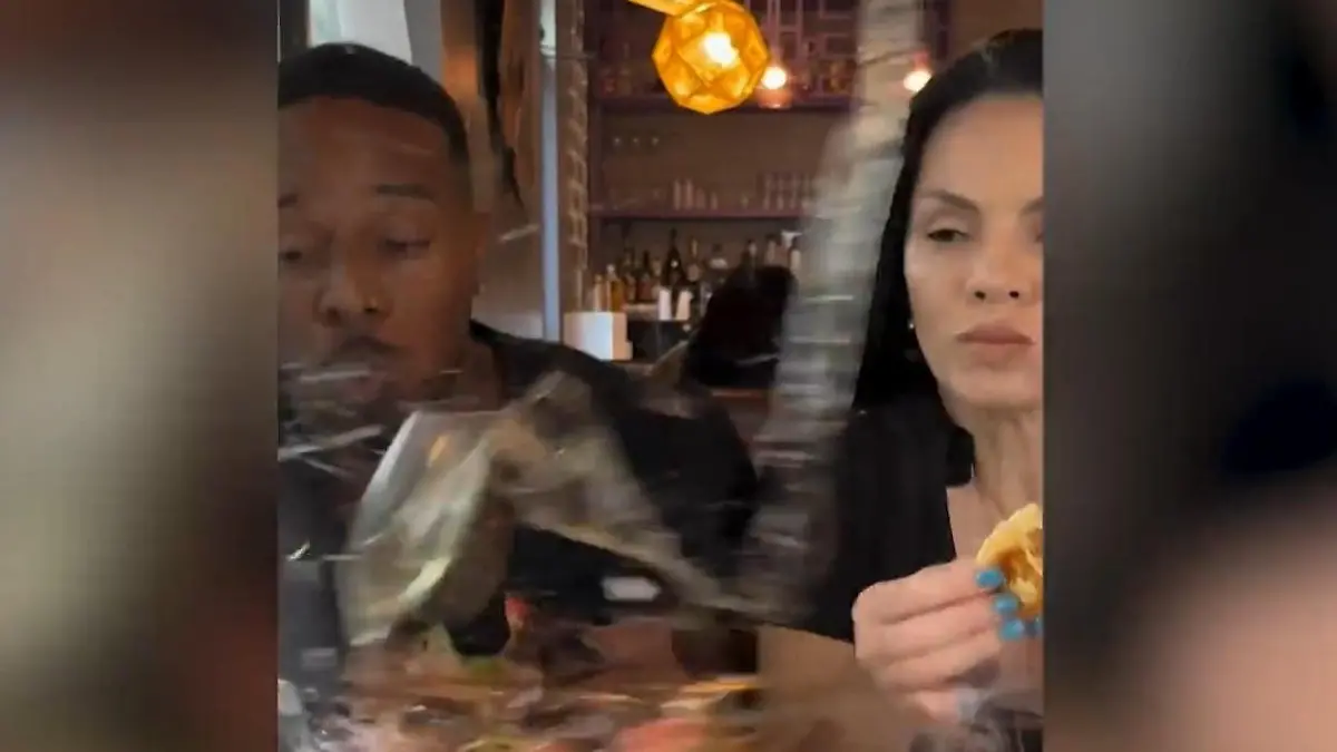 Influencer im Scherbenhagel! Während Restaurant-Besuch kracht der SUV durchs Fenster „Das hätte unsere letzte Mahlzeit sein können"