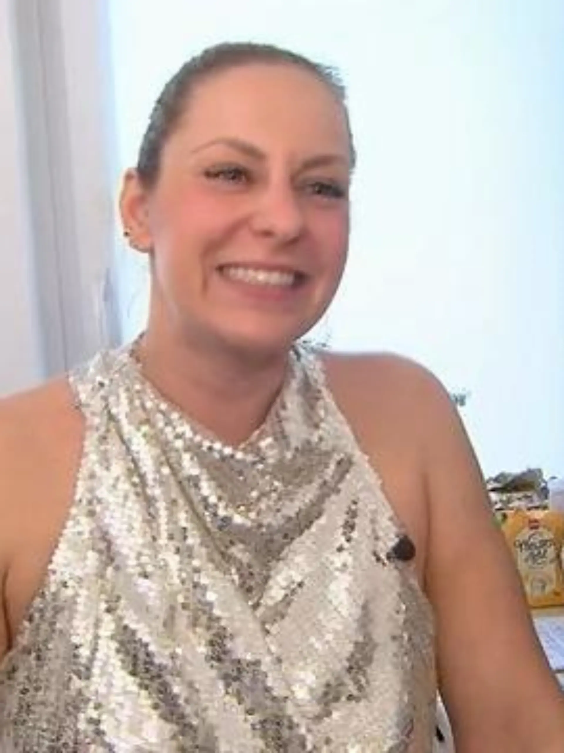 Bild zu: "Discokugeln und Glitzer-Outfit: Jennys Dinner ist Glamour pur"