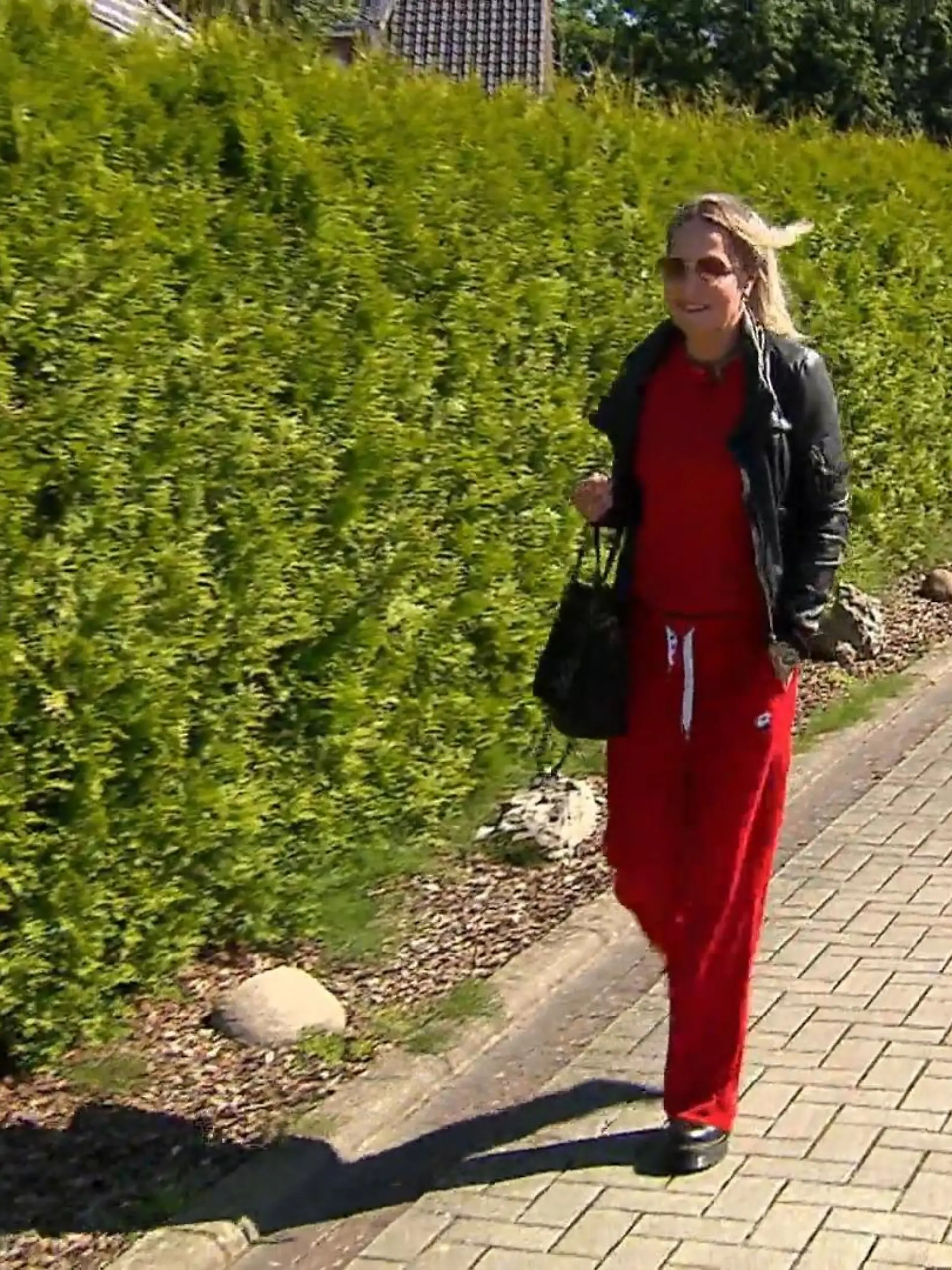 Bild zu: "Julia setzt auf Sommerlook und Ponys"