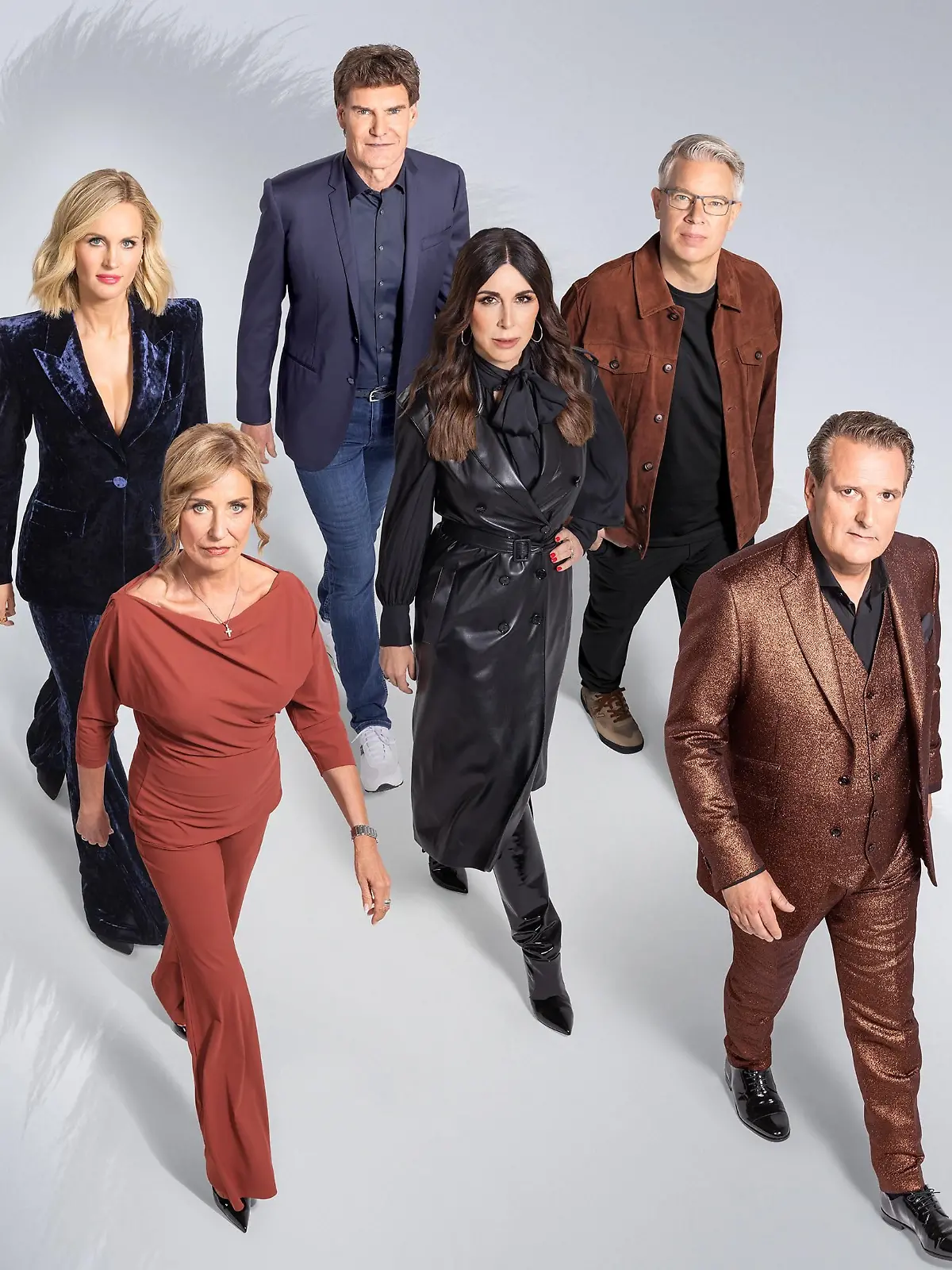V.o.l.: Janna Ensthaler, Carsten Maschmeyer, Dagmar Wöhrl, Judith Williams, Frank Thelen und Ralf Dümmel.

+++ Die Verwendung des sendungsbezogenen Materials ist nur mit dem Hinweis und Verlinkung auf RTL+ gestattet. +++