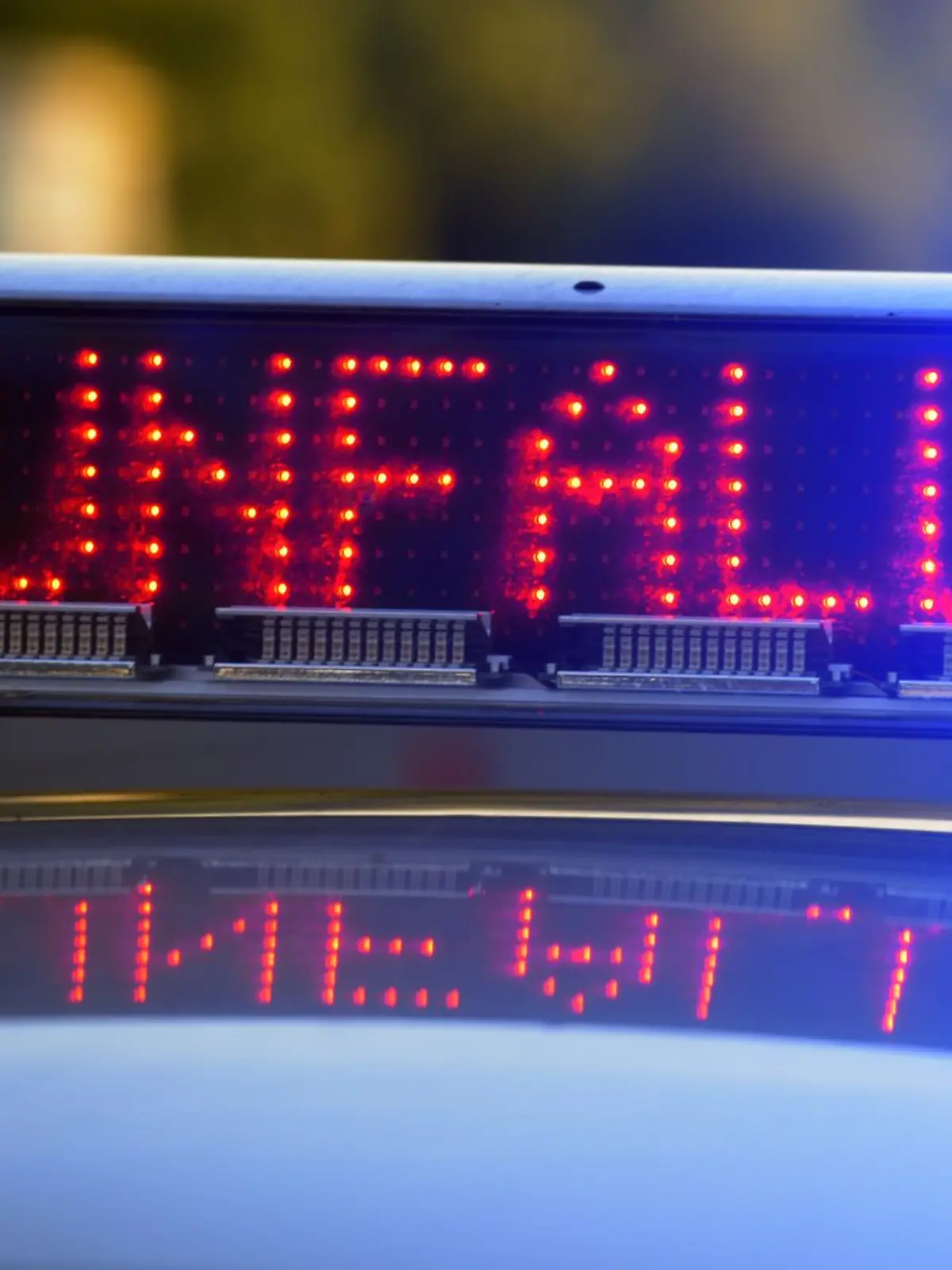 Bild zu: "64-Jähriger prallt mit Auto und Anhänger gegen Baum und stirbt "
