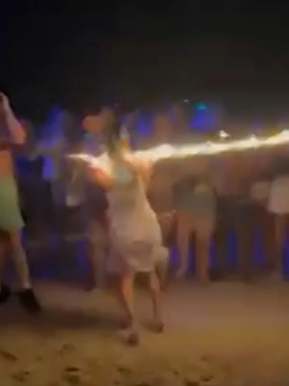 Bild zu: "Feuer-Unfall im Urlaub! Karen nach gefährlichem Party-Spiel entstellt"