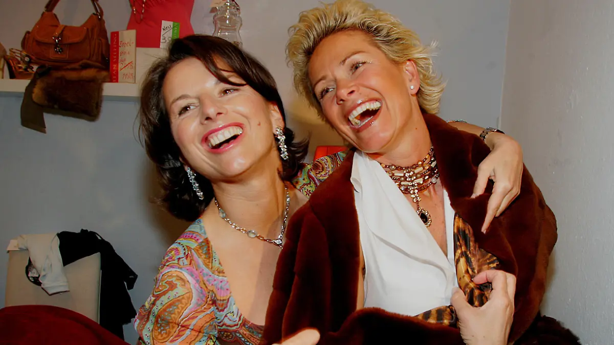 Copyright: Eventpress Herrmann 23.01.2006 Thema: Spring -Cocktail bei "Lean Selling " in der Schlueterstrasse in Berlin mit den Gaesten: Claudia Effenberg und Chefin Claudia Obert (r)