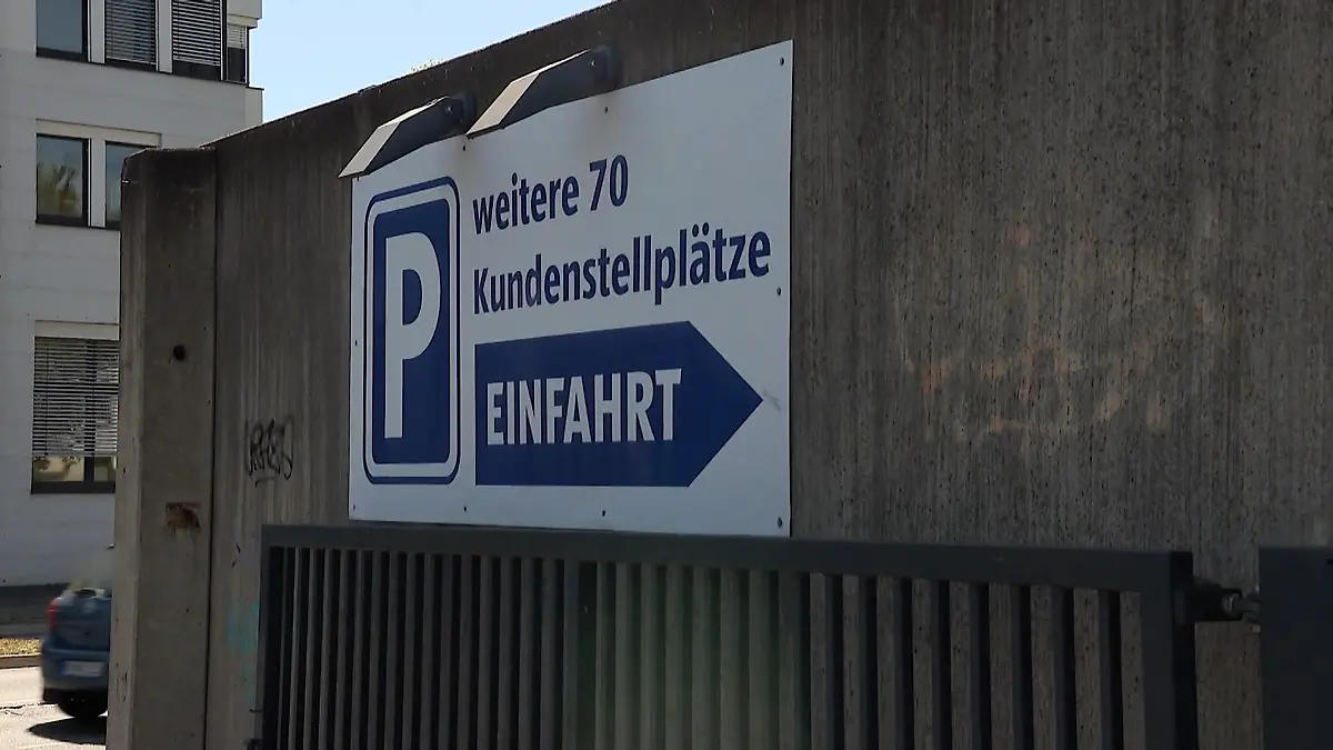 Parken nach Feierabend auf Supermarkt-Parkplätzen Versiegelte Flächen sinnvoll nutzen