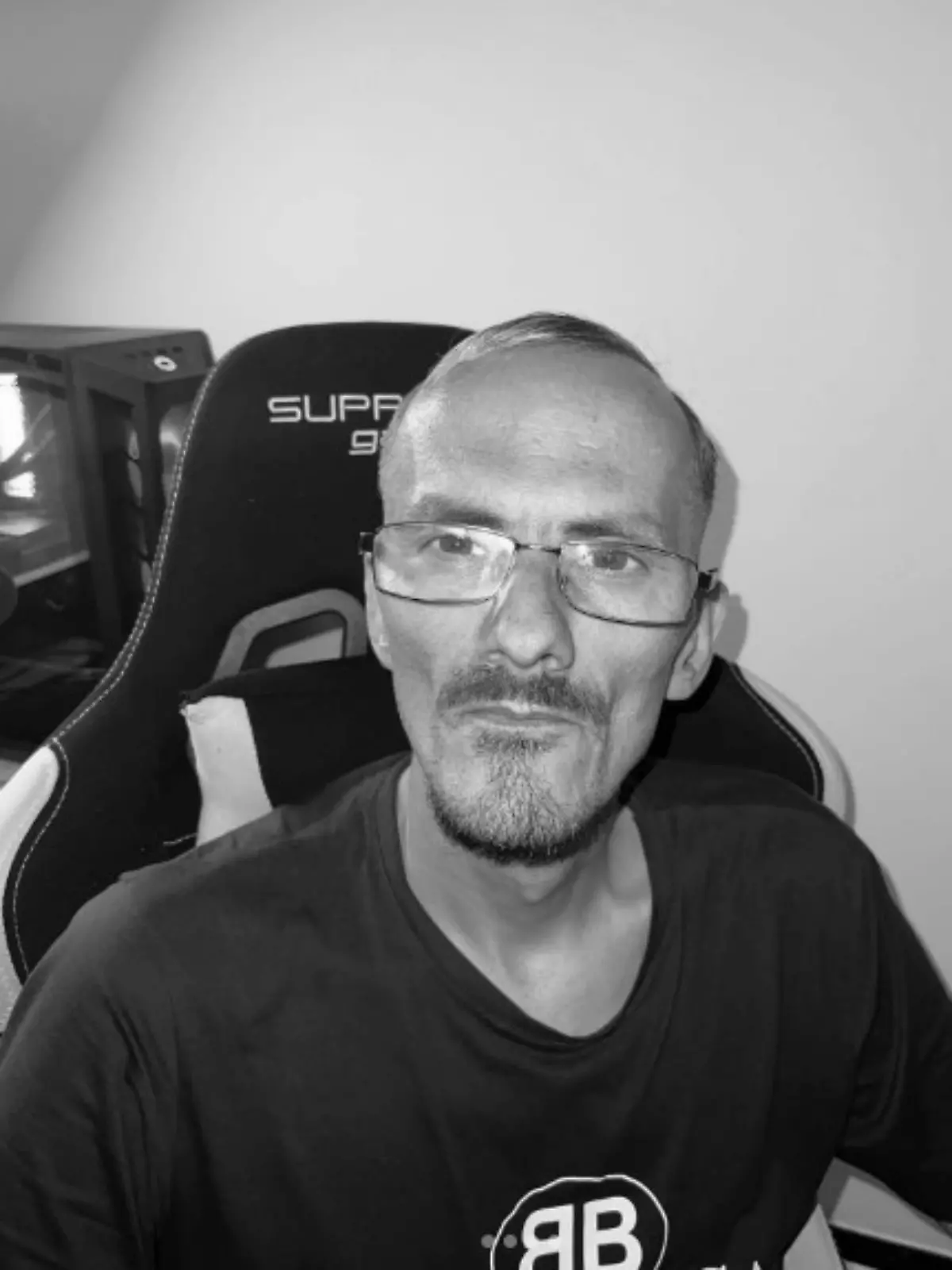 Immer wieder wird der französischer Streamer während seiner Übertragungen misshandelt