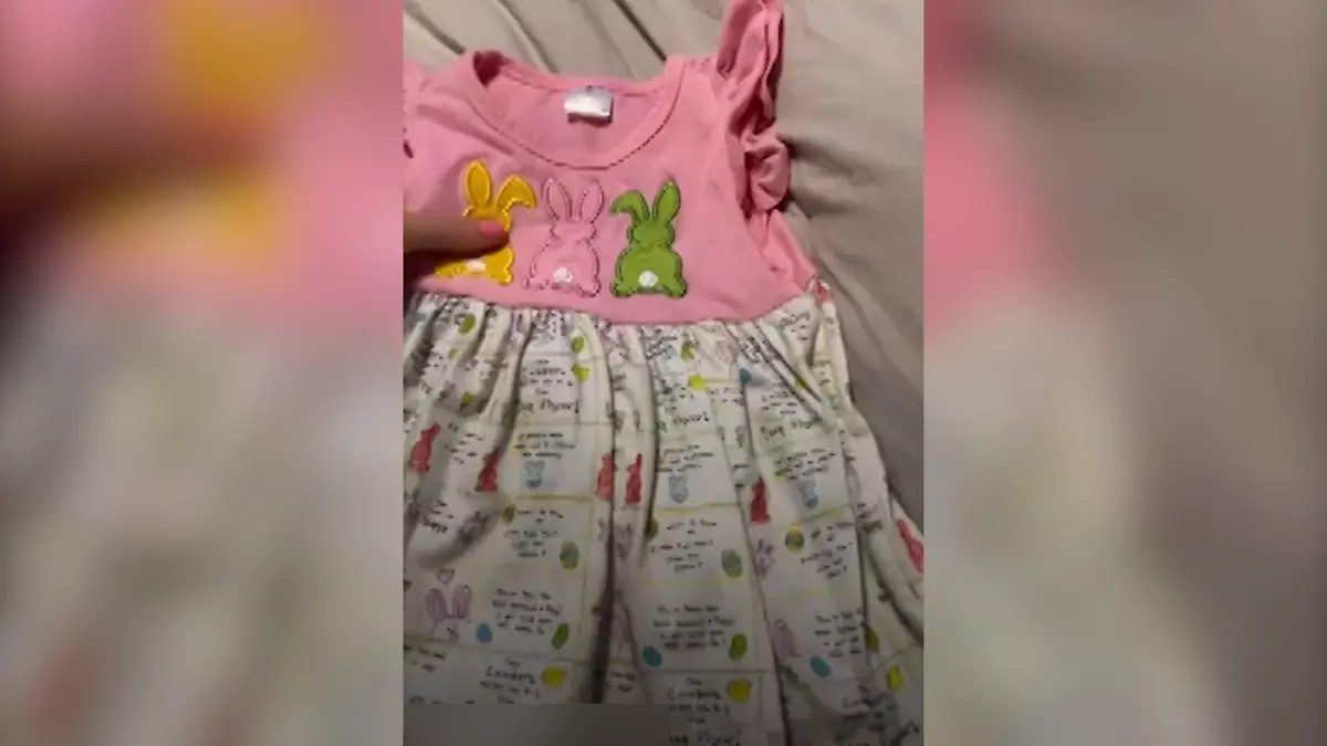 Kleid mit Ekelsprüchen