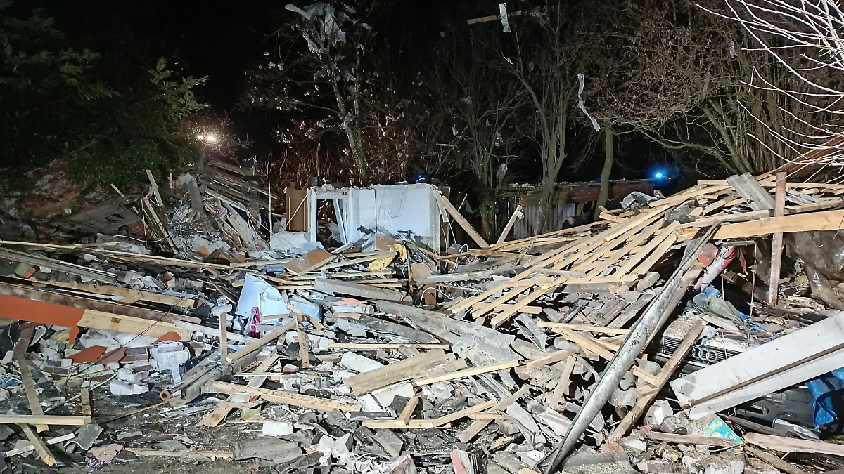 Die Werkstatt explodierte und fiel komplett in sich zusammen.