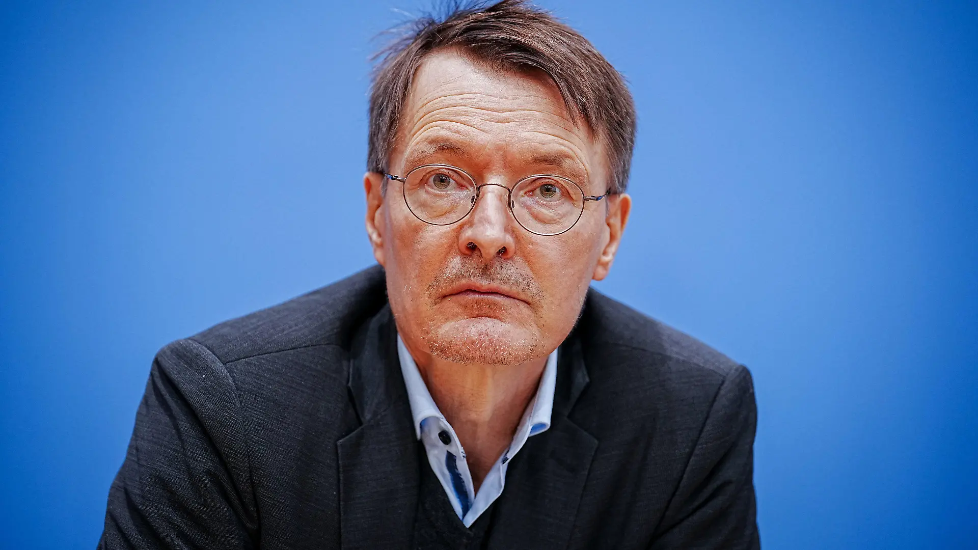 ARCHIV - 06.12.2022, Berlin: Karl Lauterbach (SPD), Bundesminister für Gesundheit, stellt die Reformvorschläge für die Krankenhausversorgung vor. (zu dpa «Lauterbach besorgt über Coronavirus-Variante XBB.1.5») Foto: Kay Nietfeld/dpa +++ dpa-Bildfunk +++