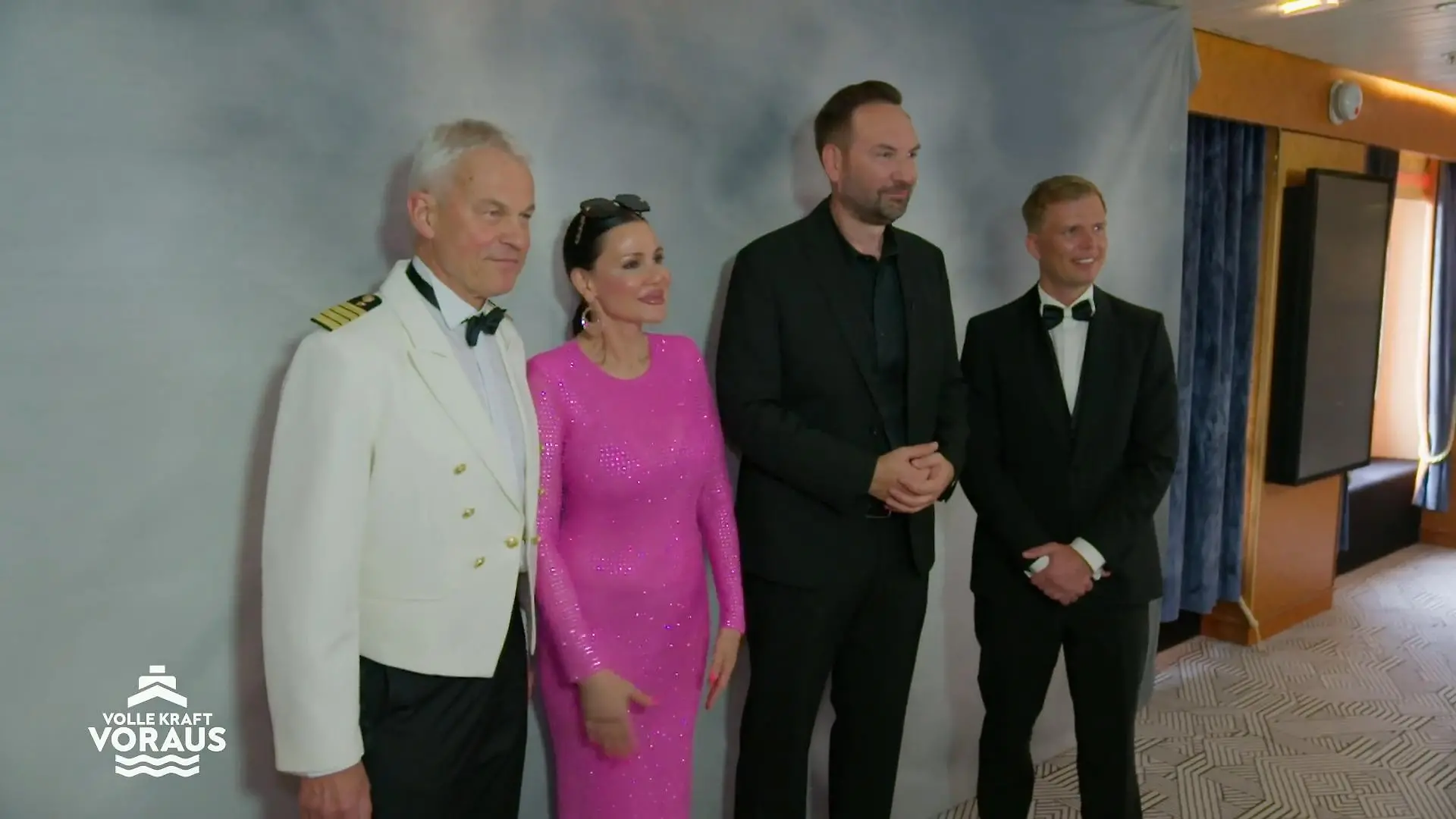 Djamila und Ron beim Gala-Abend mit dem Kapitän Foto-Shooting