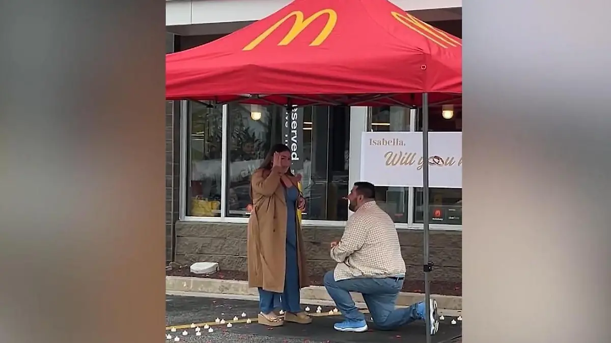 „Ich muss mich übergeben!“ Kniefall bei McDonald's – Antrag überrascht Isabella Ihre Liebe geht durch den Magen