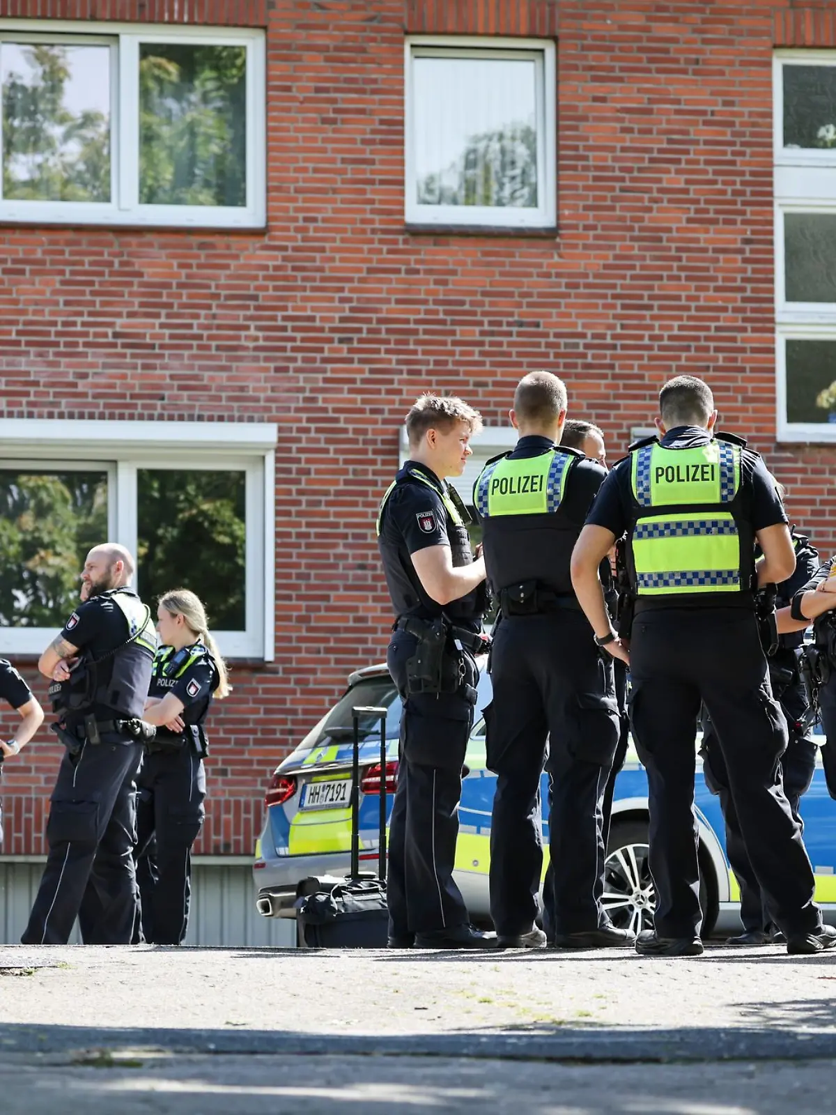 Bild zu: "Polizei schießt auf bewaffneten Mann in Hamburg"