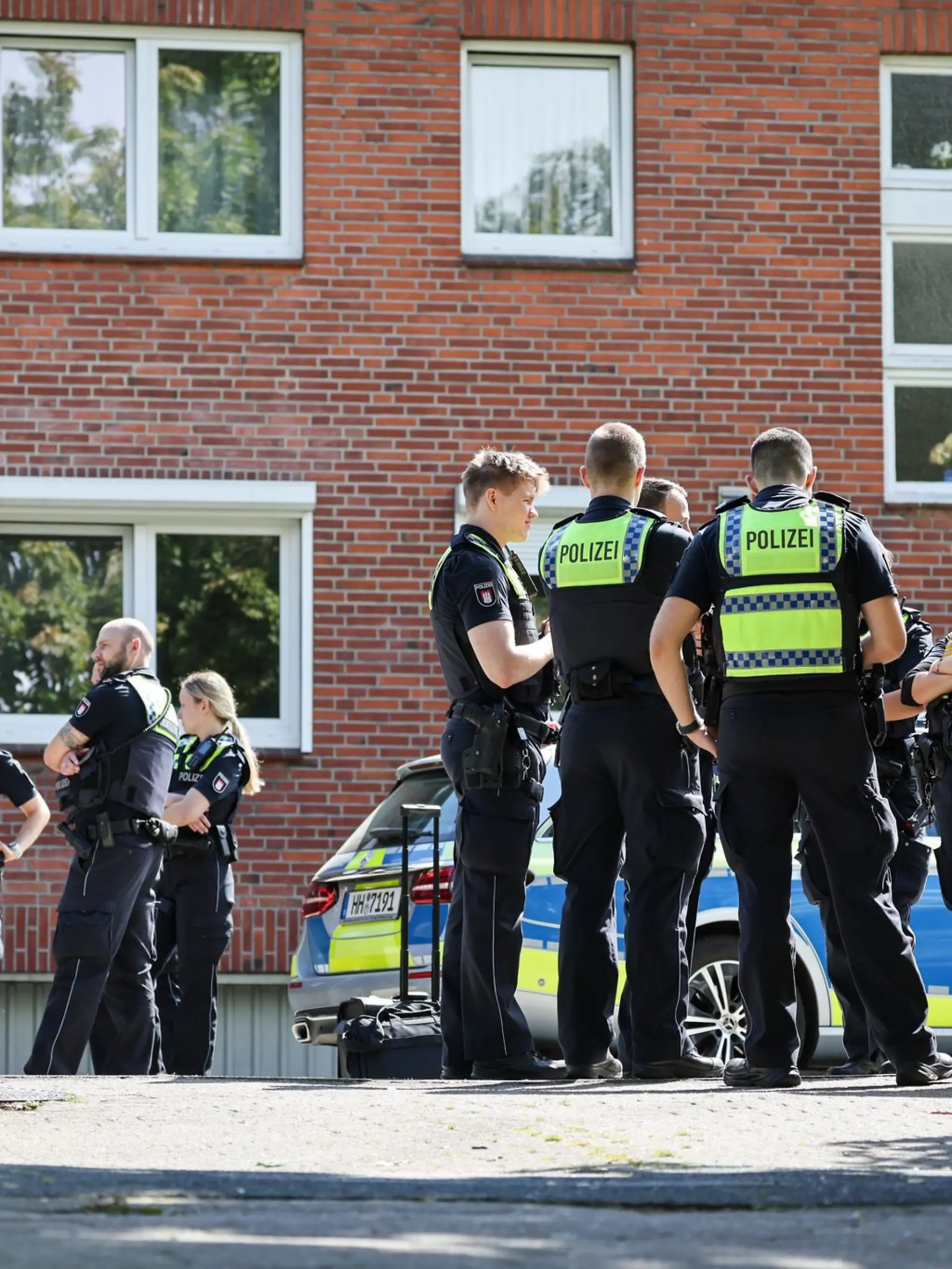 Bild zu: "Polizei schießt auf bewaffneten Mann in Hamburg"