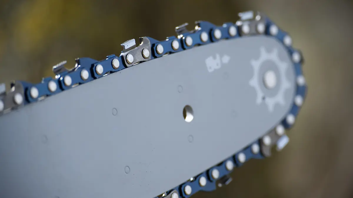 Der Mann soll eine Gruppe mit einer Kettensäge bedroht haben. (Symbolbild)