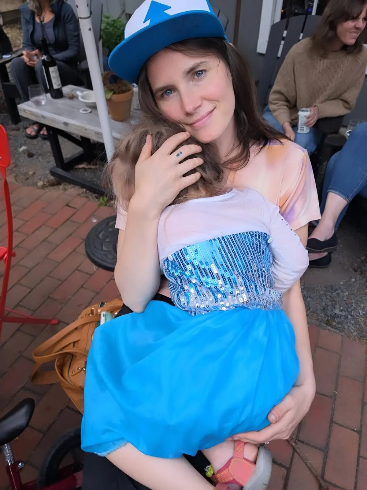 Amanda Knox erzählt ihrer vierjährigen Tochter von ihrer Vergangenheit in Italien.