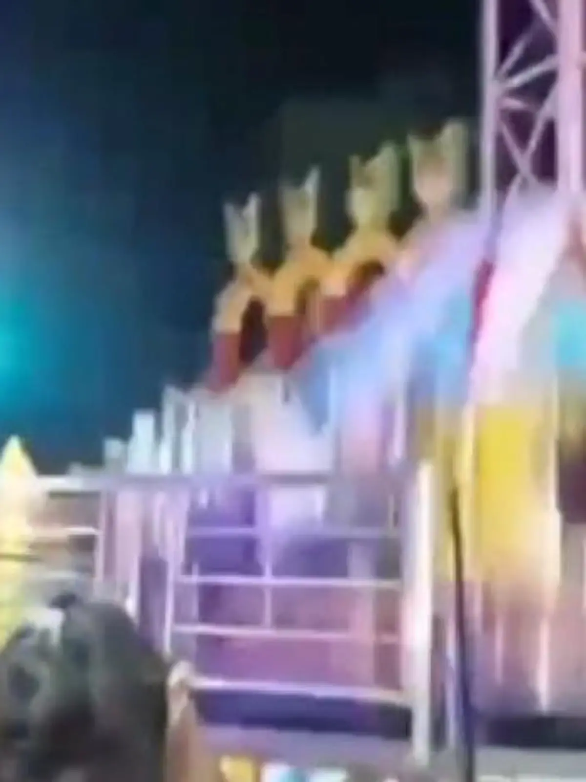Bild zu: "Free-Fall-Tower defekt! Fahrgäste schlagen ungebremst auf – mehrere Verletzte!  "