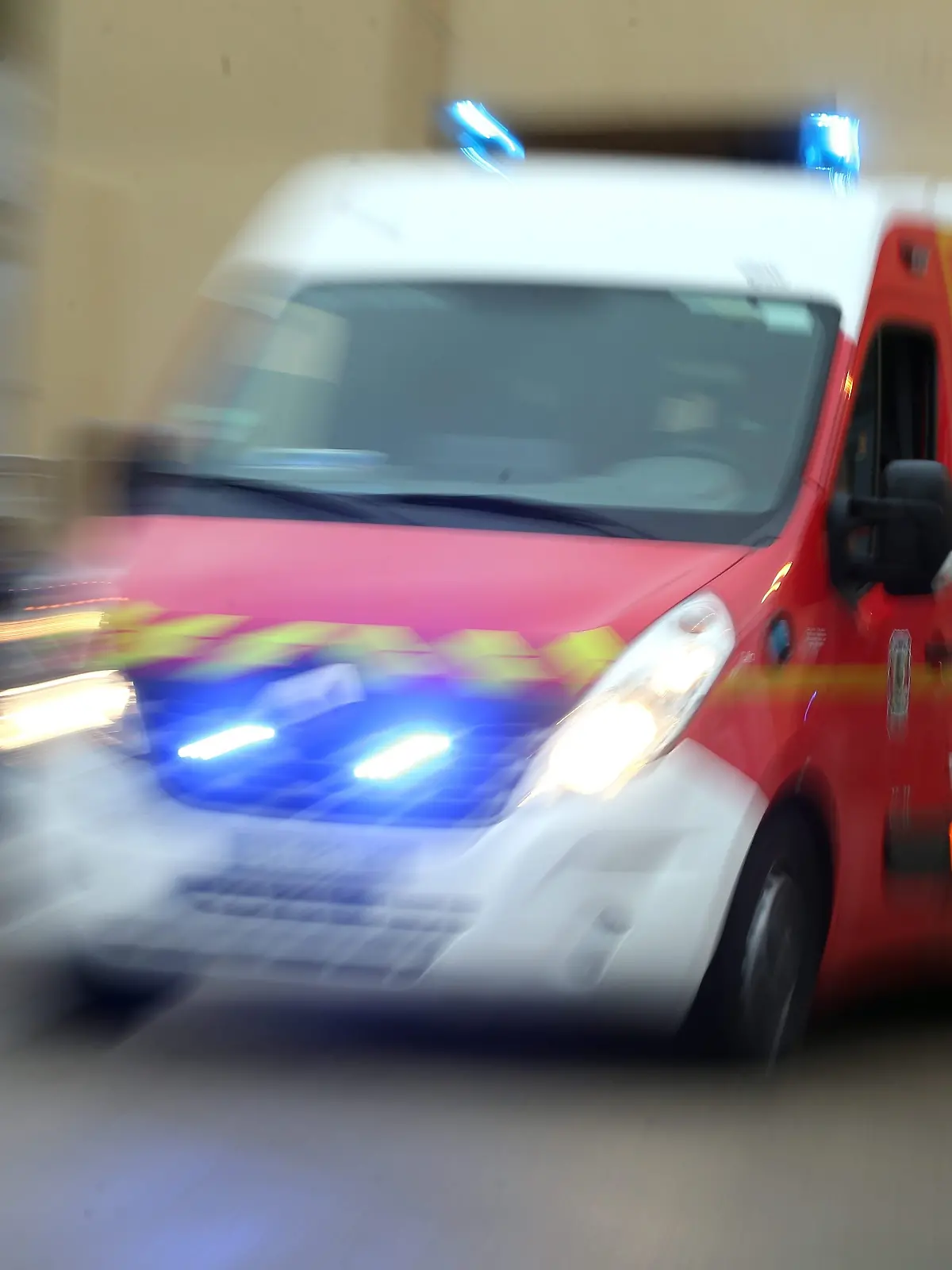 Bild zu: "Erdrutsch begräbt Auto in Frankreich – Tote und Verletzte"