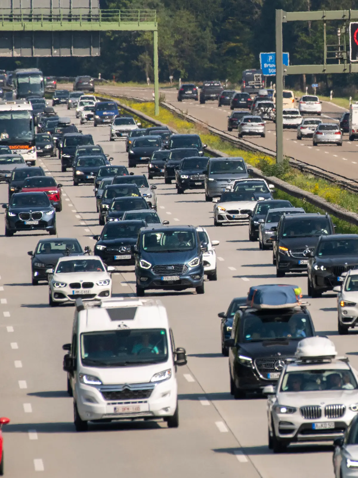 Bild zu: "So viele Autos gab es in Deutschland noch nie"