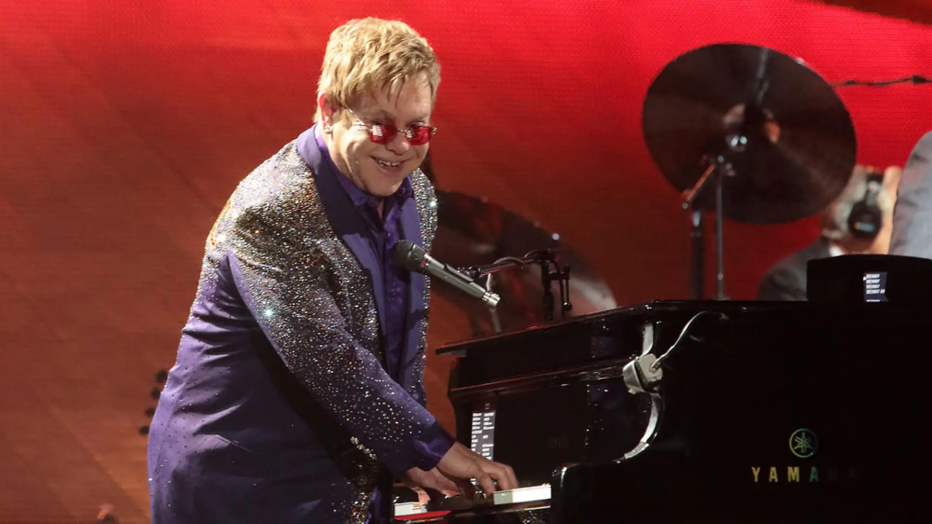 Auf der Bühne lässt er es krachen, privat will Elton John seine Ruhe