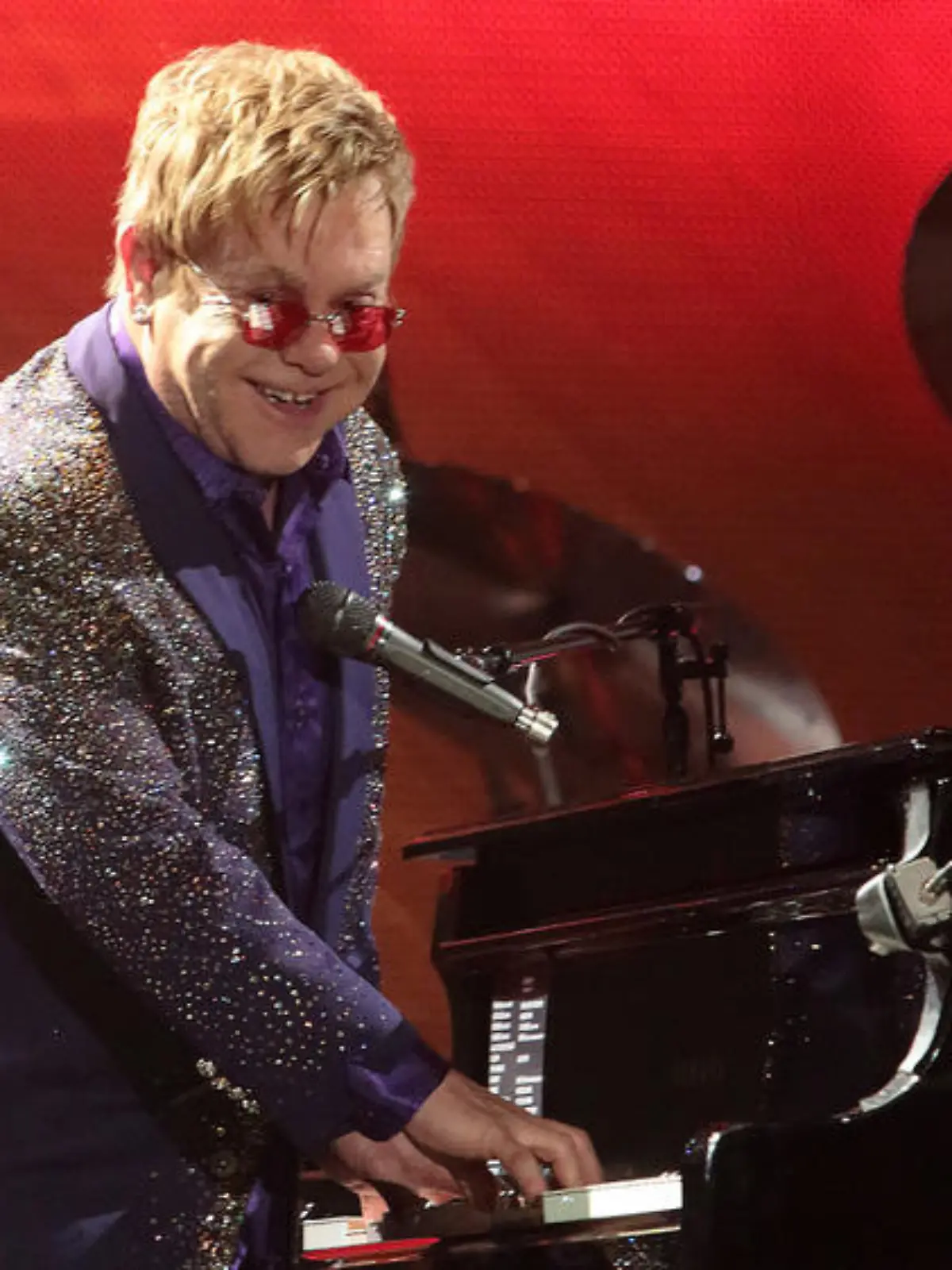 Auf der Bühne lässt er es krachen, privat will Elton John seine Ruhe