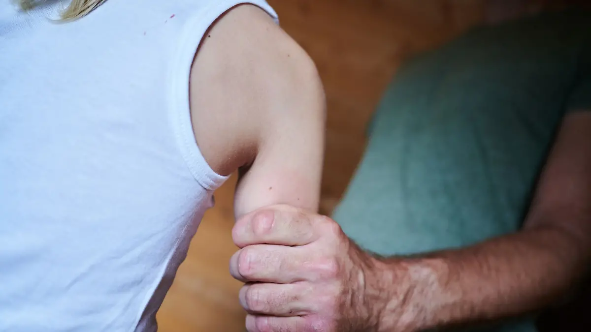 Waiblingen-Baden-W-rttemberg-Mann-zerrt-Jungen-11-in-Hinterhof-und-zieht-ihn-aus