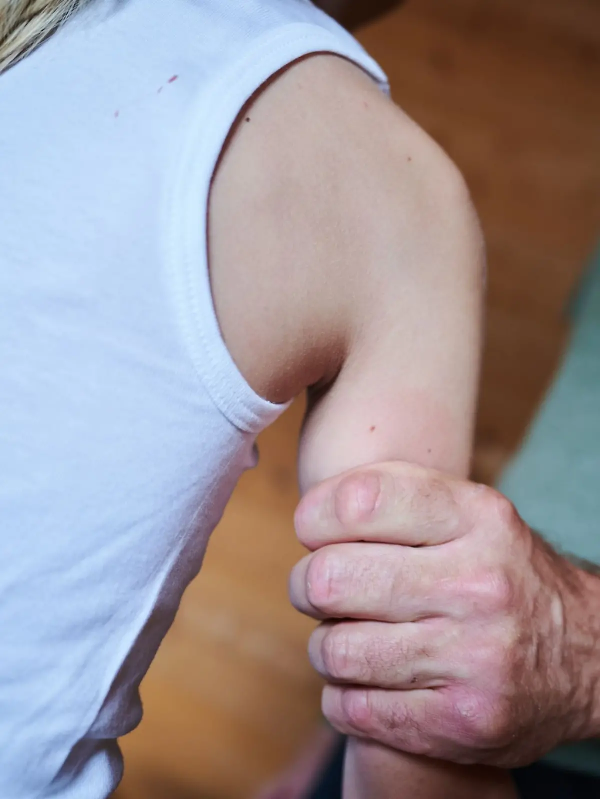 Bild zu: "Mann zerrt Jungen (11) in Hinterhof und zieht ihn aus"