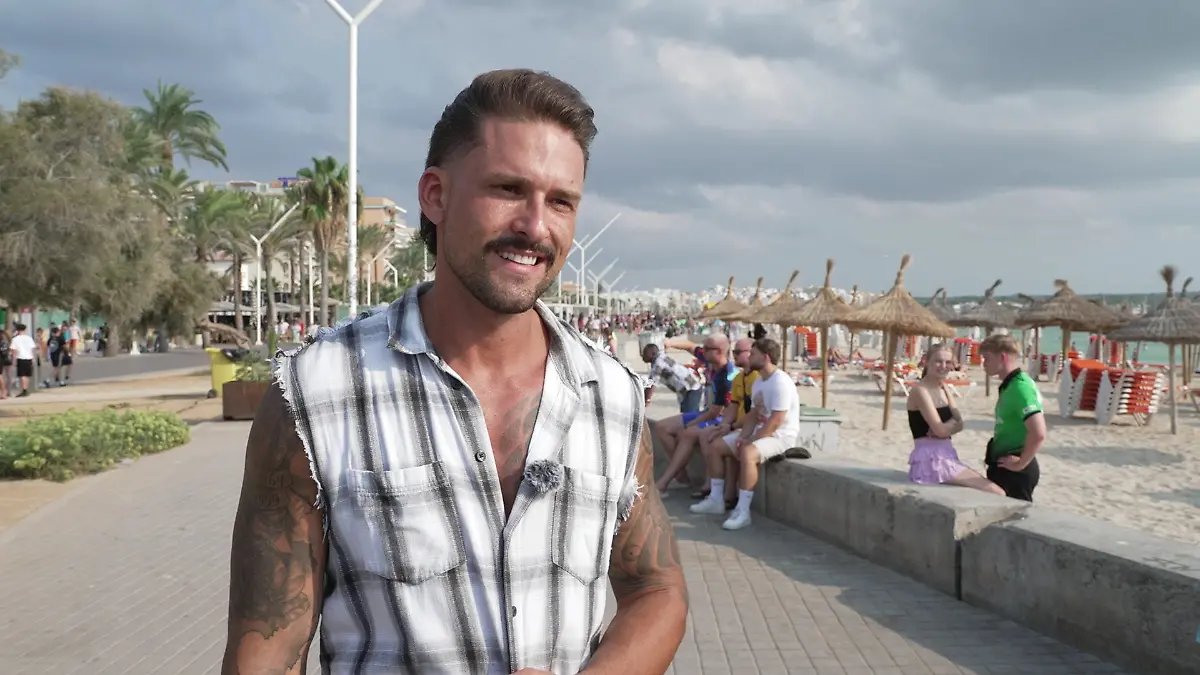 Schnurrbart, Mullet und Muckis: Für seinen Ballermann-Traum hat Marco Cerullo sich einen neuen Look zugelegt.