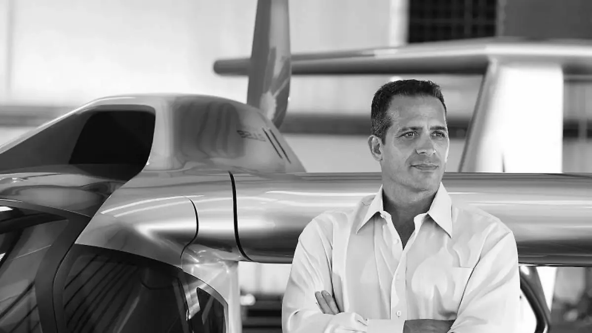 Kirk Hawkins, der ehemalige CEO des US-Flugzeugbauunternehmens ICON Aircraft, ist laut mehreren Medienberichten bei einem Fallschirmsprung ums Leben gekommen.