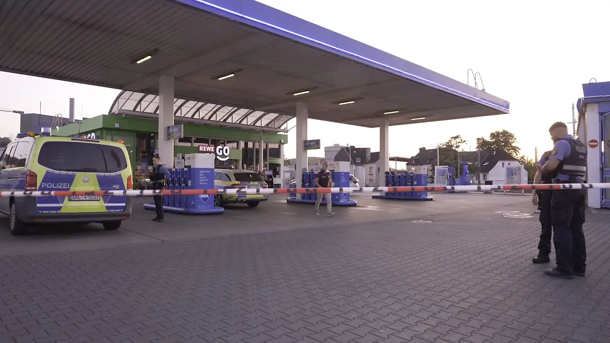 An dieser Aral-Tankstelle kam es zu dem bewaffneten Raubüberfall.
